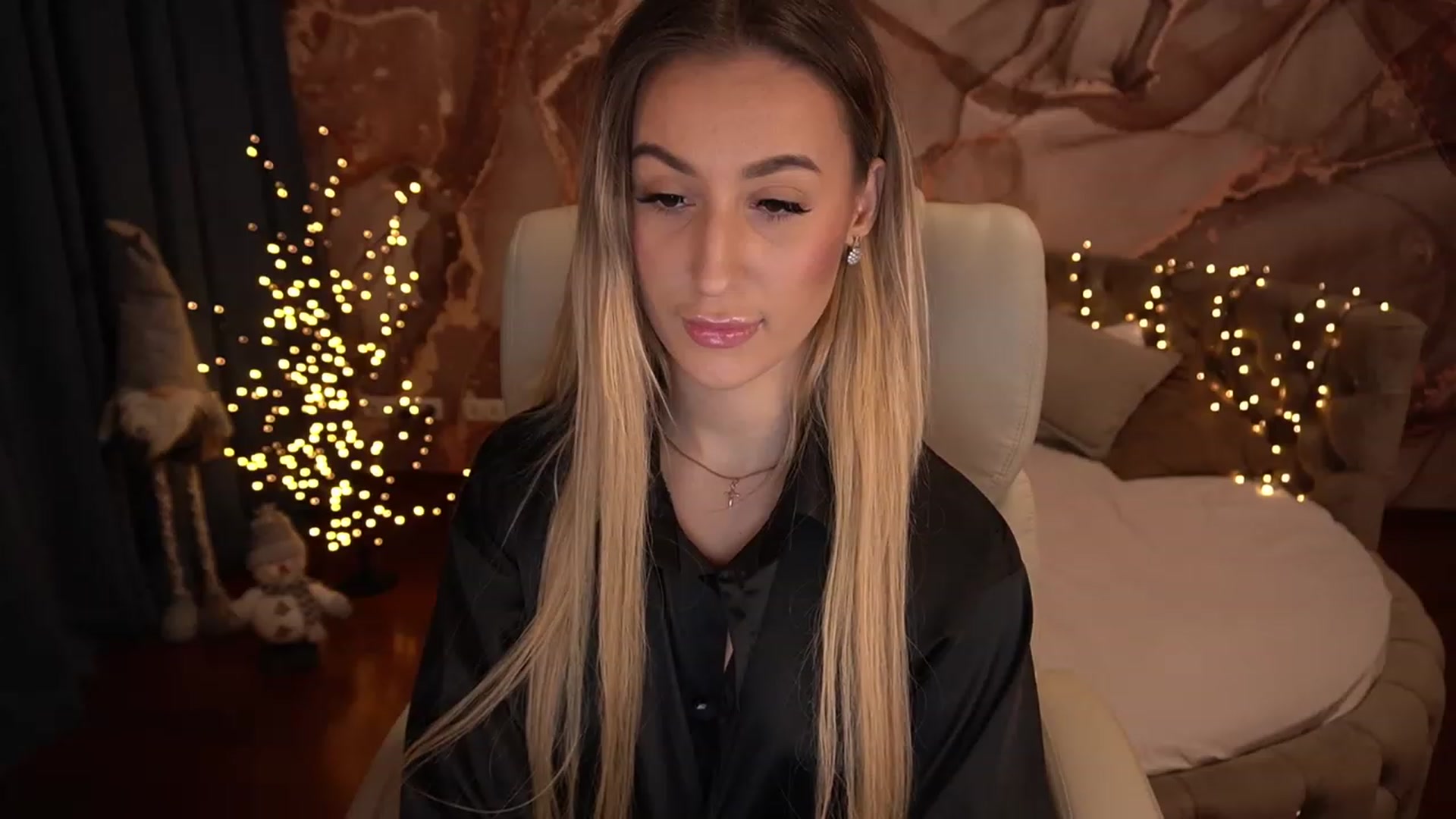 Gallery image thumbnail from LiaBrazzer's myfreecams stream on, 12/07/2022, 16:17 image 3 of 20