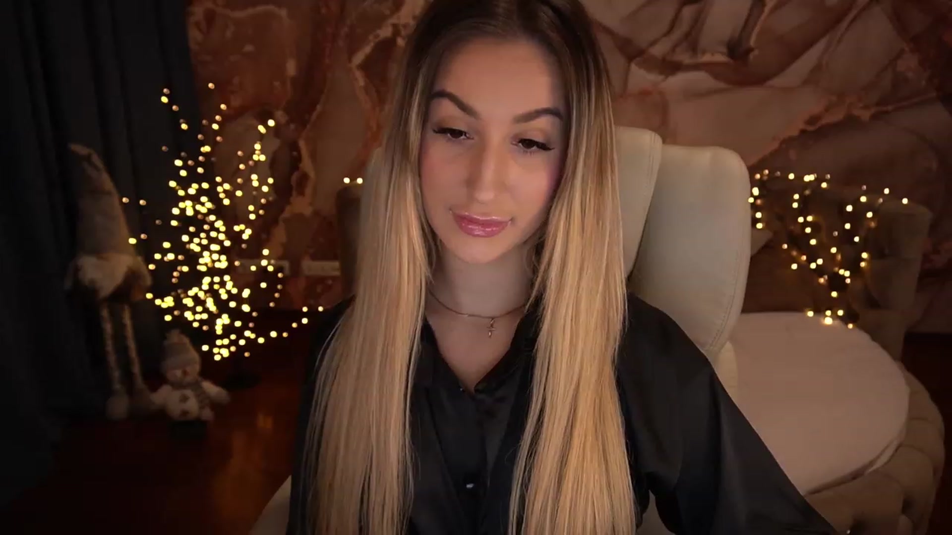 Gallery image thumbnail from LiaBrazzer's myfreecams stream on, 12/07/2022, 16:17 image 20 of 20