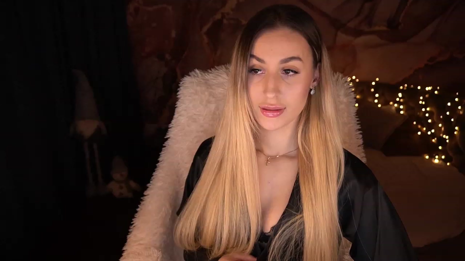 Gallery image thumbnail from LiaBrazzer's myfreecams stream on, 12/07/2022, 18:32 image 2 of 20