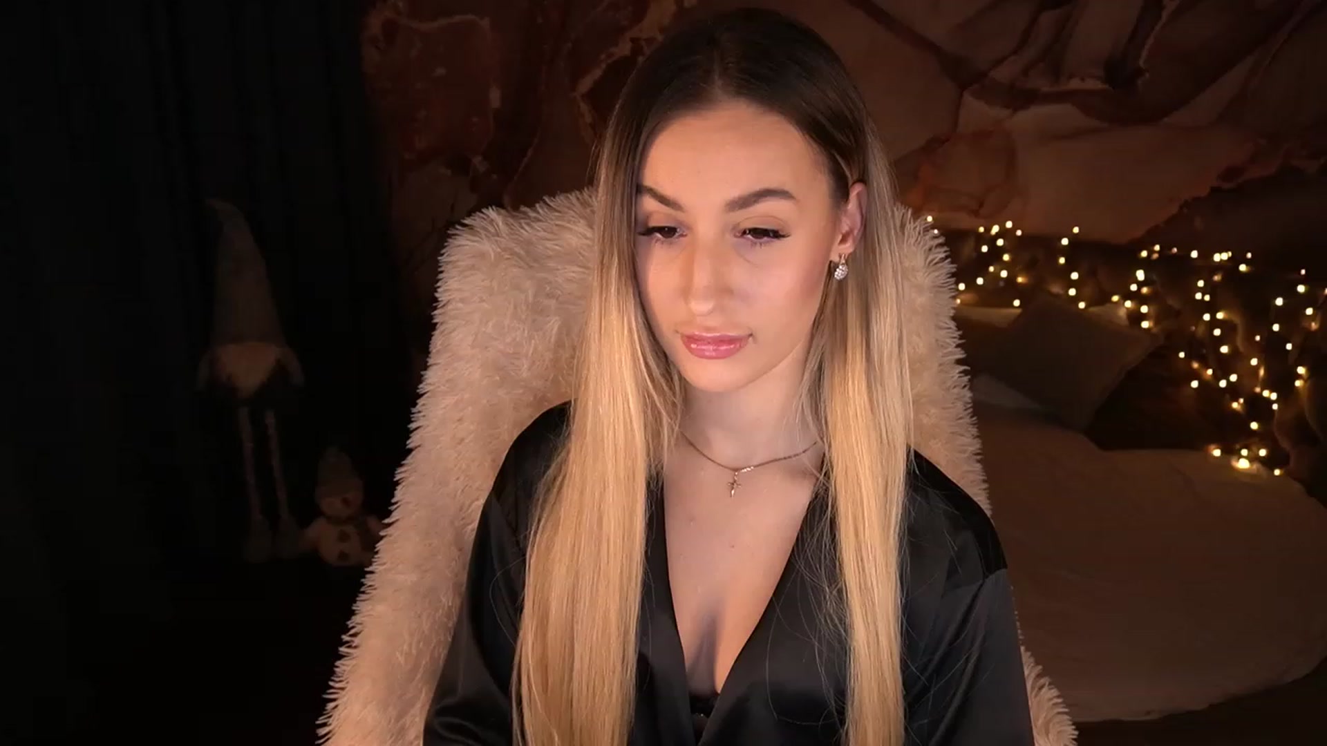 Gallery image thumbnail from LiaBrazzer's myfreecams stream on, 12/07/2022, 18:32 image 8 of 20