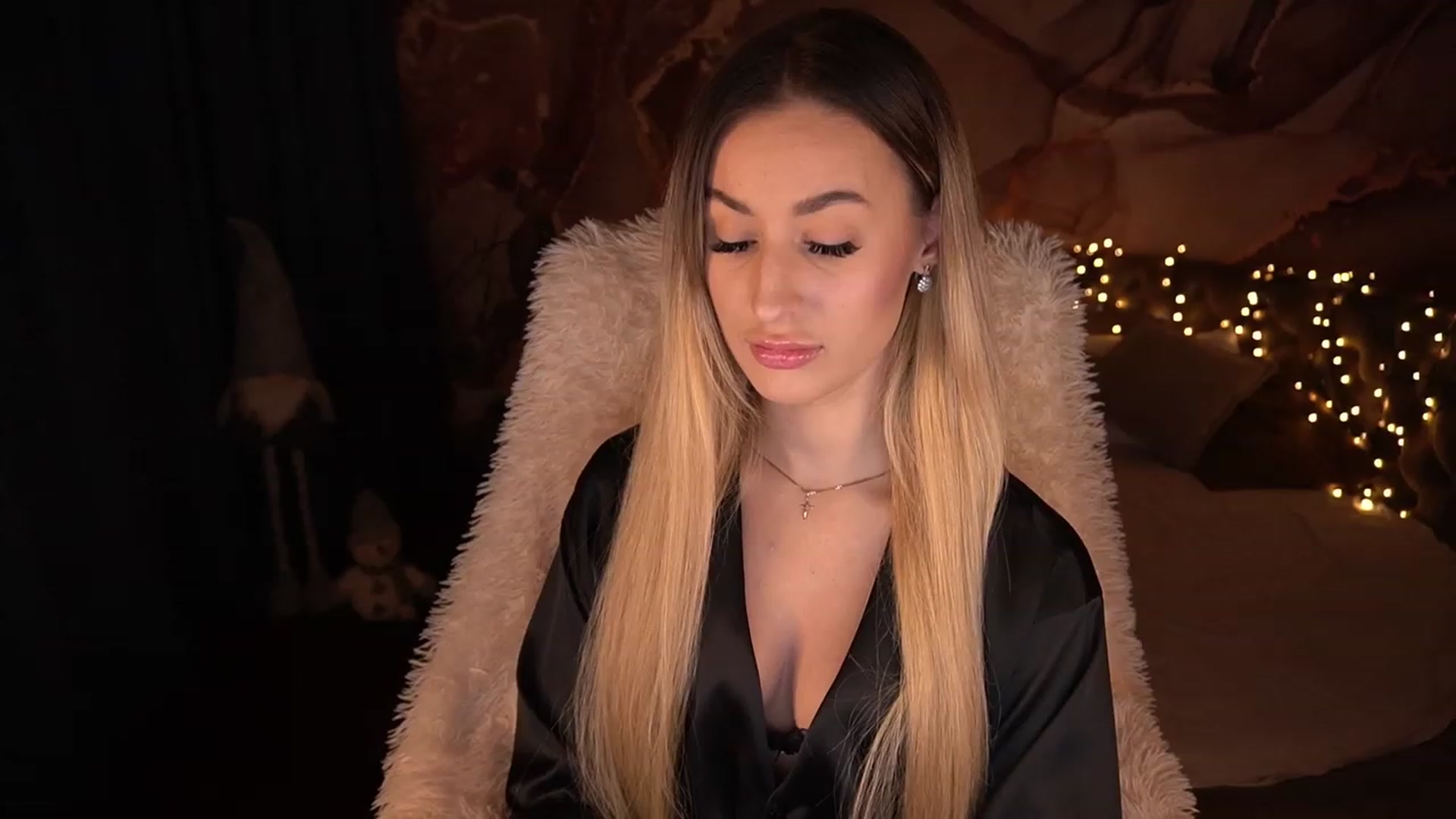 Gallery image thumbnail from LiaBrazzer's myfreecams stream on, 12/07/2022, 18:32 image 4 of 20