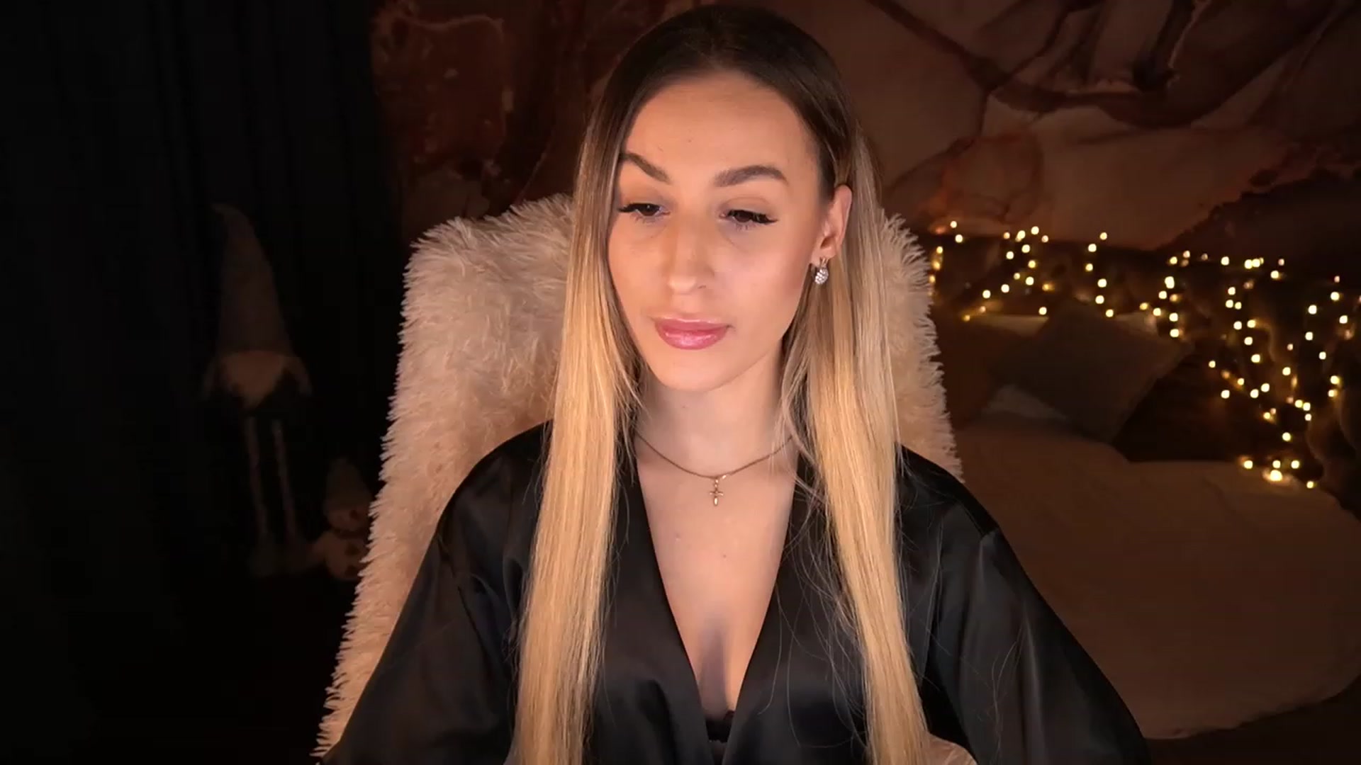 Gallery image thumbnail from LiaBrazzer's myfreecams stream on, 12/07/2022, 18:32 image 6 of 20