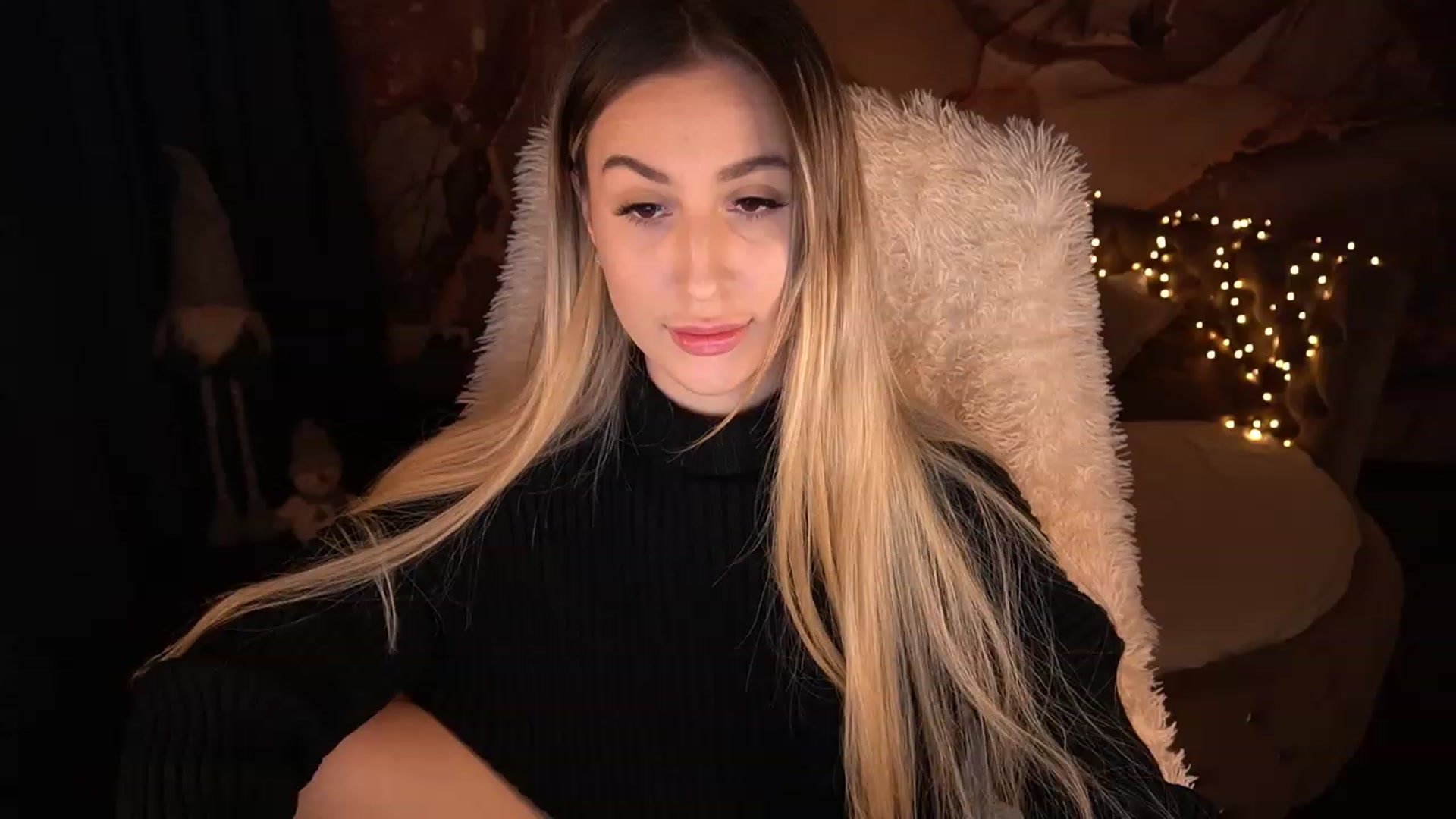 Gallery image thumbnail from LiaBrazzer's myfreecams stream on, 12/07/2022, 19:25 image 1 of 20
