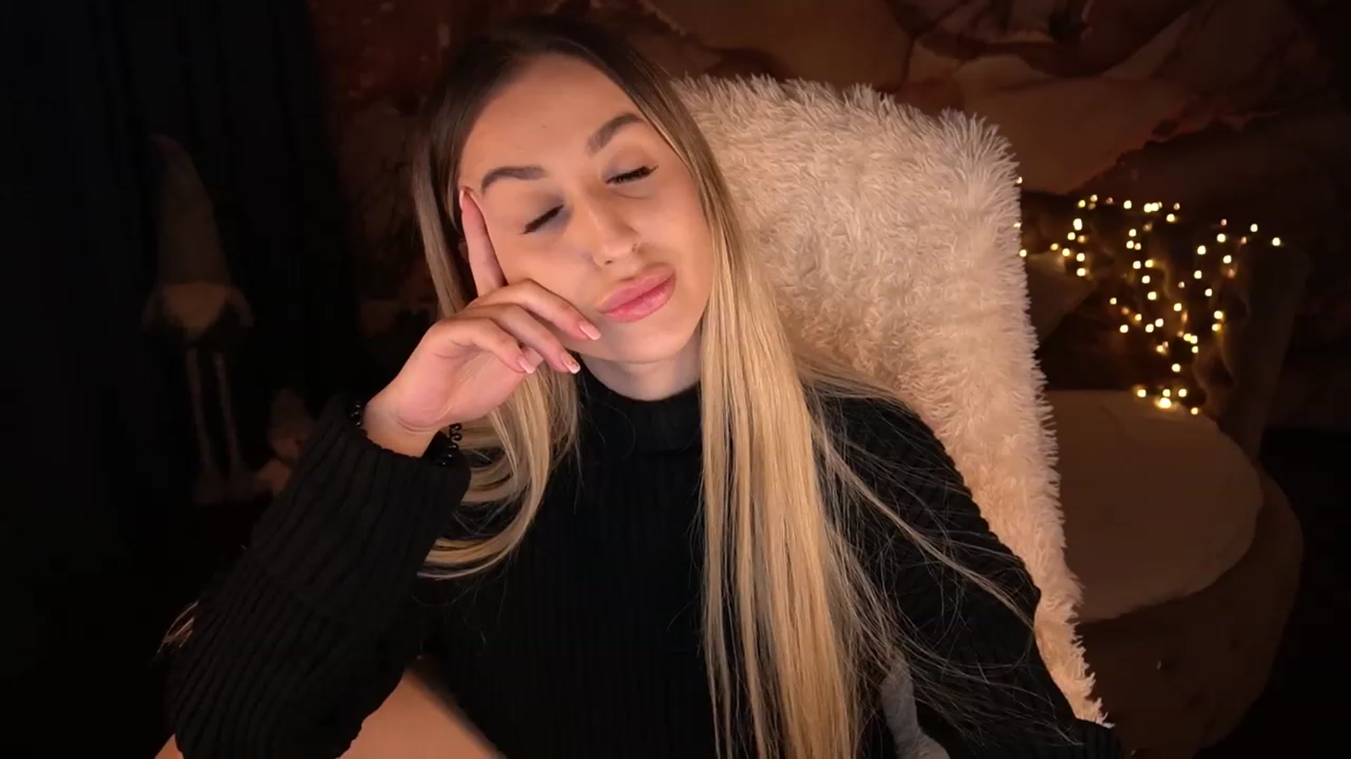 Gallery image thumbnail from LiaBrazzer's myfreecams stream on, 12/07/2022, 19:25 image 2 of 20