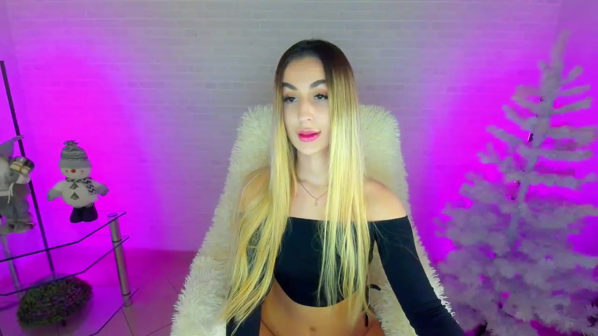 Gallery image thumbnail from LiaBrazzer's myfreecams stream on, 12/10/2022, 12:09 image 3 of 20