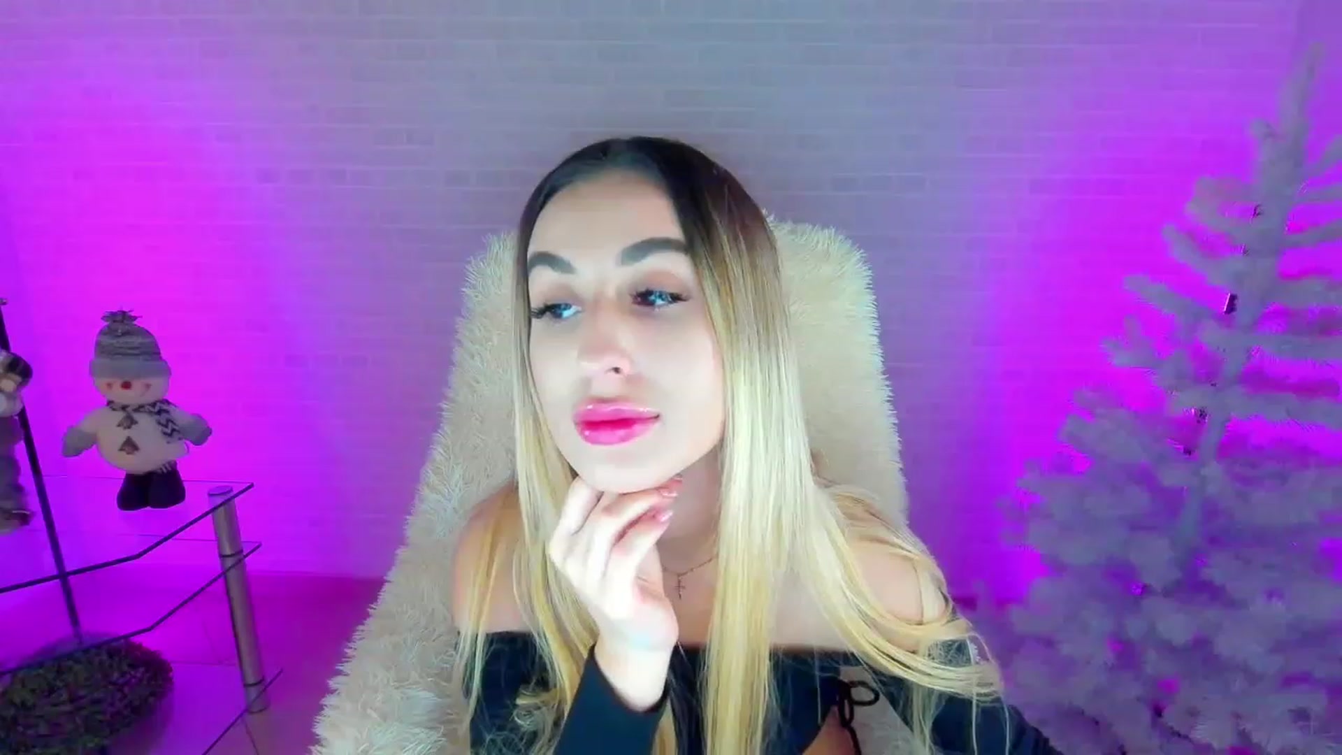 Gallery image thumbnail from LiaBrazzer's myfreecams stream on, 12/10/2022, 12:09 image 11 of 20