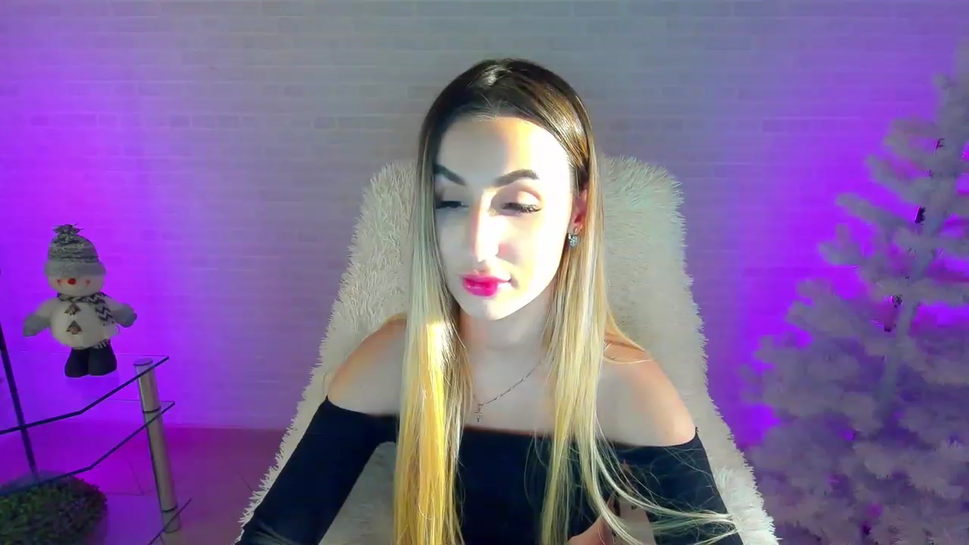 Gallery image thumbnail from LiaBrazzer's myfreecams stream on, 12/10/2022, 13:10 image 19 of 20