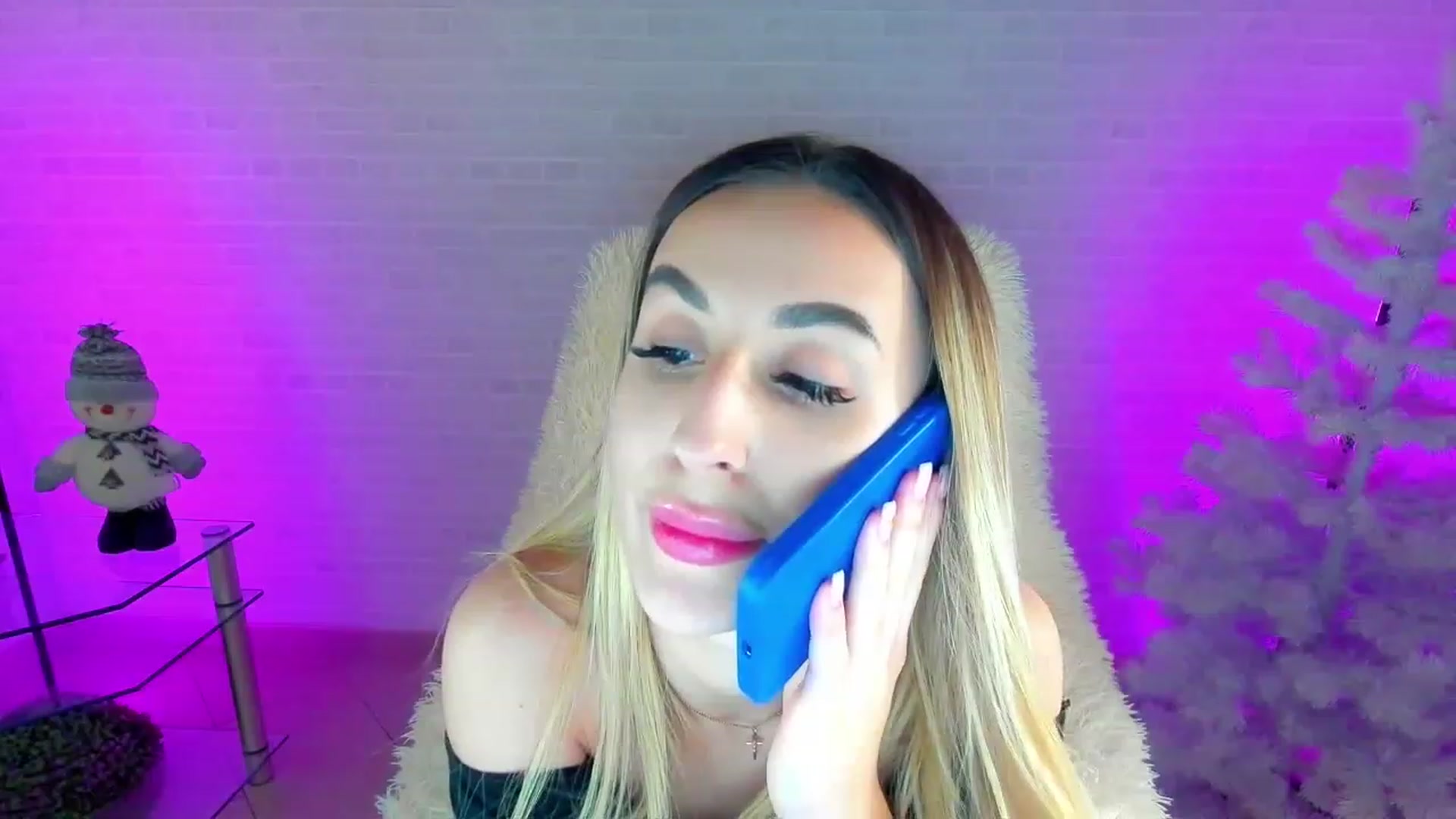 Gallery image thumbnail from LiaBrazzer's myfreecams stream on, 12/10/2022, 13:10 image 5 of 20
