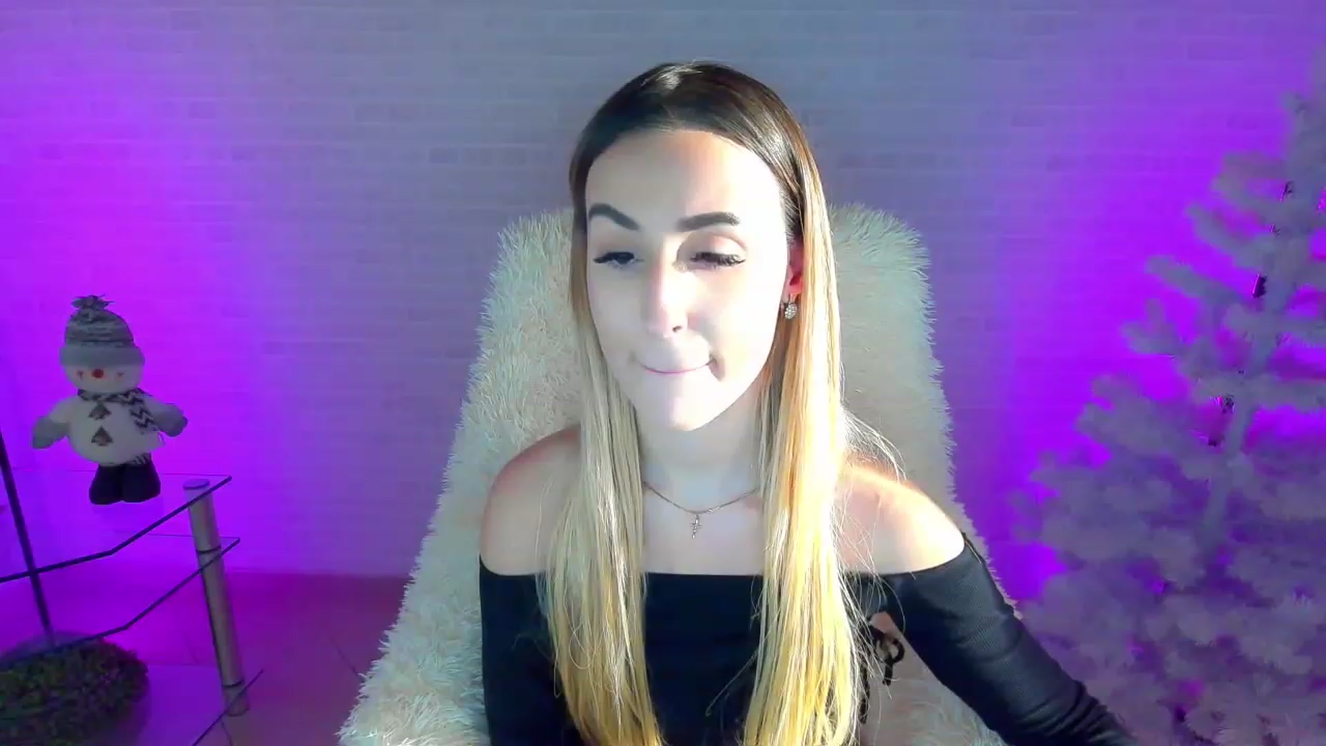 Gallery image thumbnail from LiaBrazzer's myfreecams stream on, 12/10/2022, 13:10 image 8 of 20