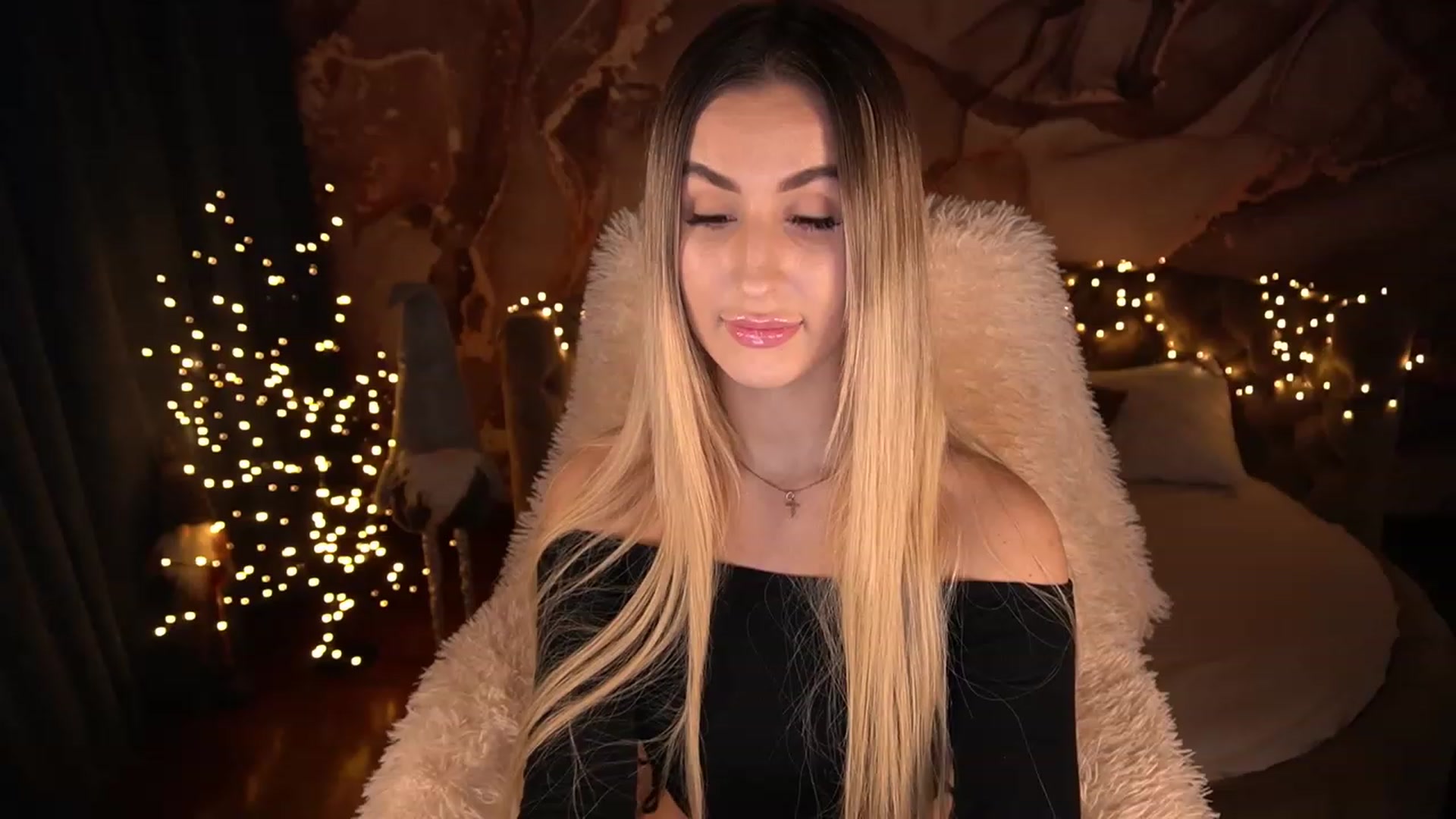 Gallery image thumbnail from LiaBrazzer's myfreecams stream on, 12/10/2022, 15:43 image 1 of 20
