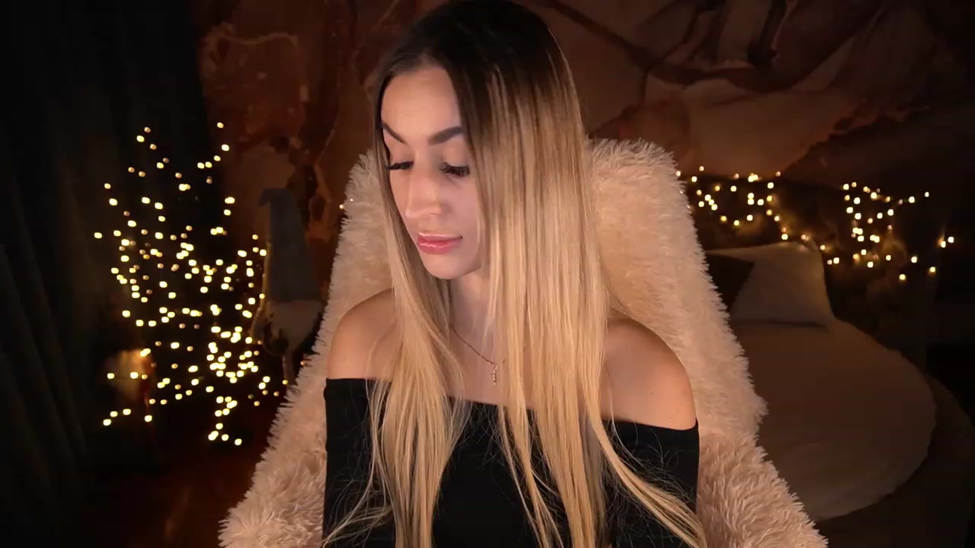 Gallery image thumbnail from LiaBrazzer's myfreecams stream on, 12/10/2022, 15:43 image 16 of 20