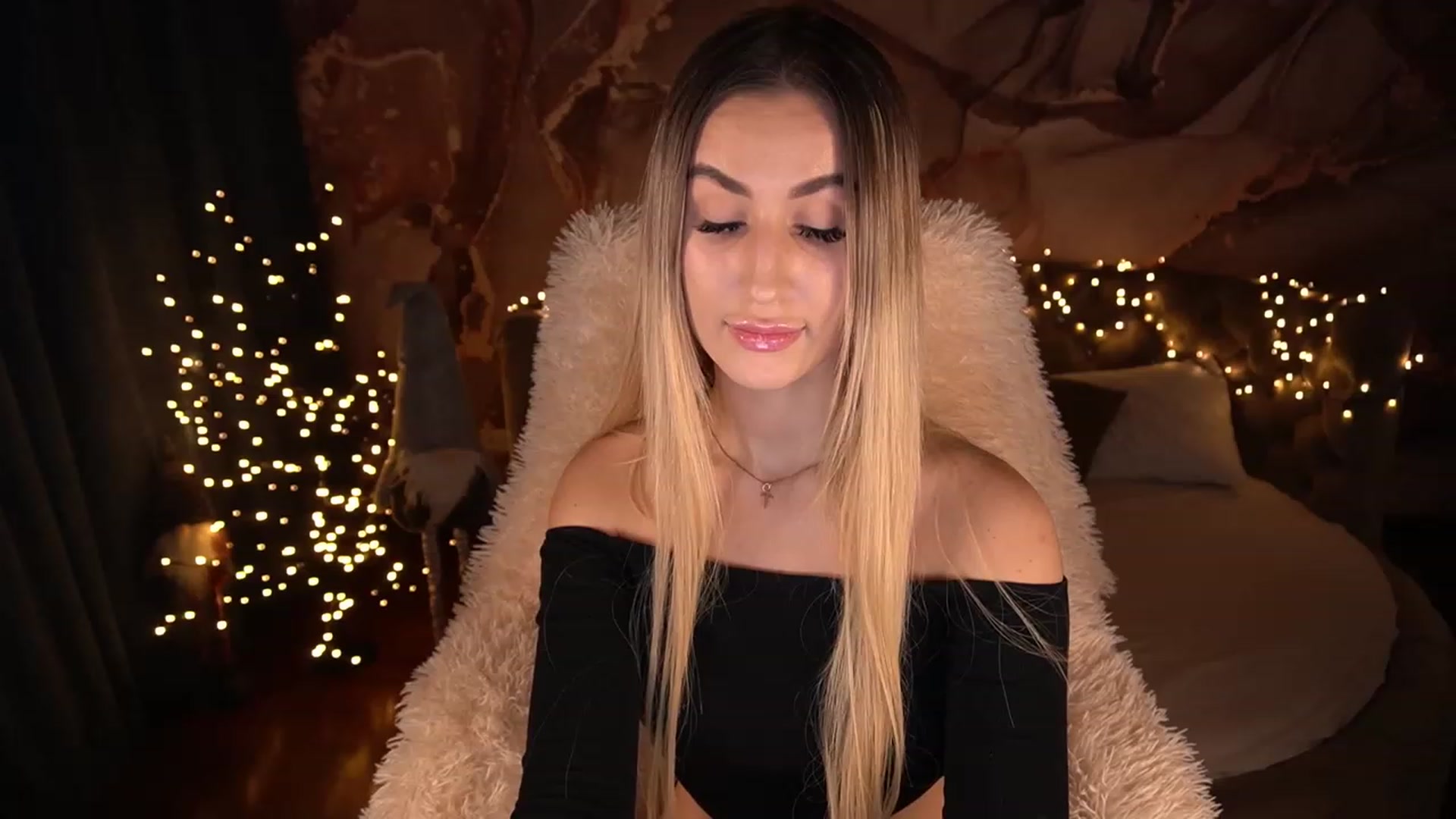Gallery image thumbnail from LiaBrazzer's myfreecams stream on, 12/10/2022, 15:43 image 8 of 20