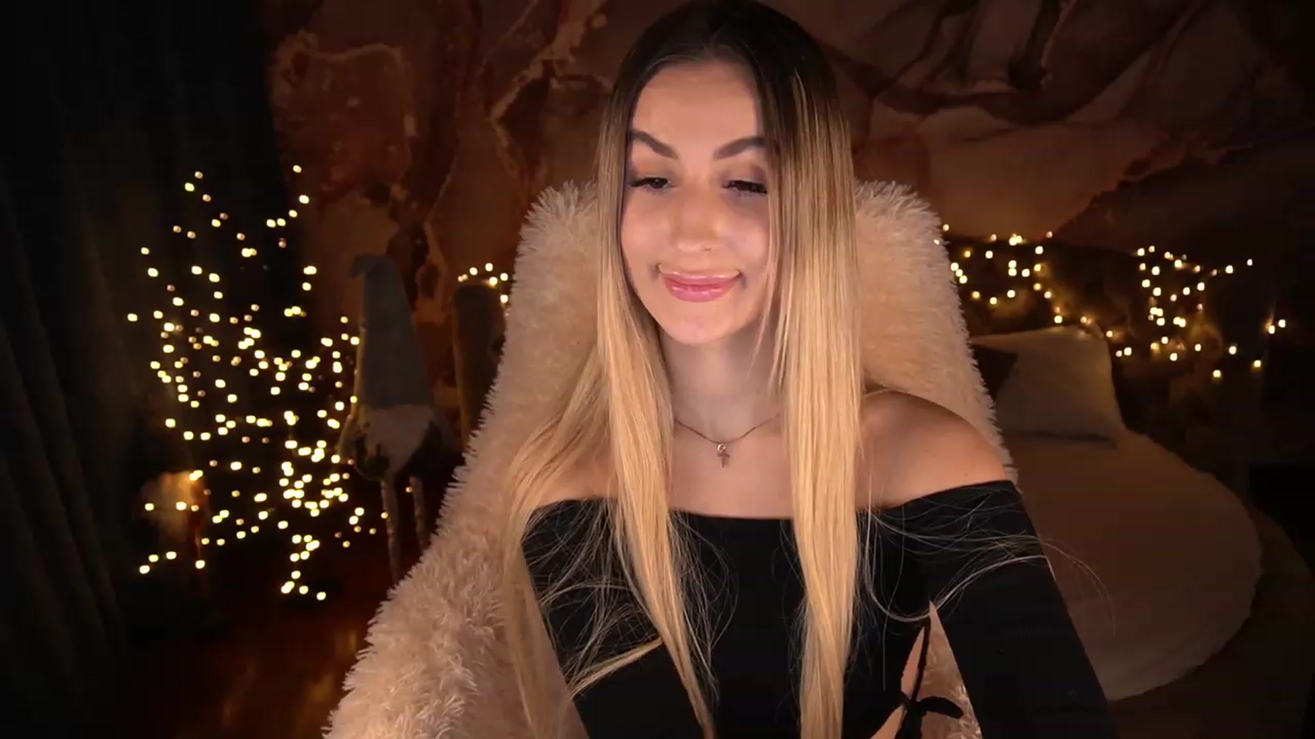 Gallery image thumbnail from LiaBrazzer's myfreecams stream on, 12/10/2022, 15:43 image 9 of 20