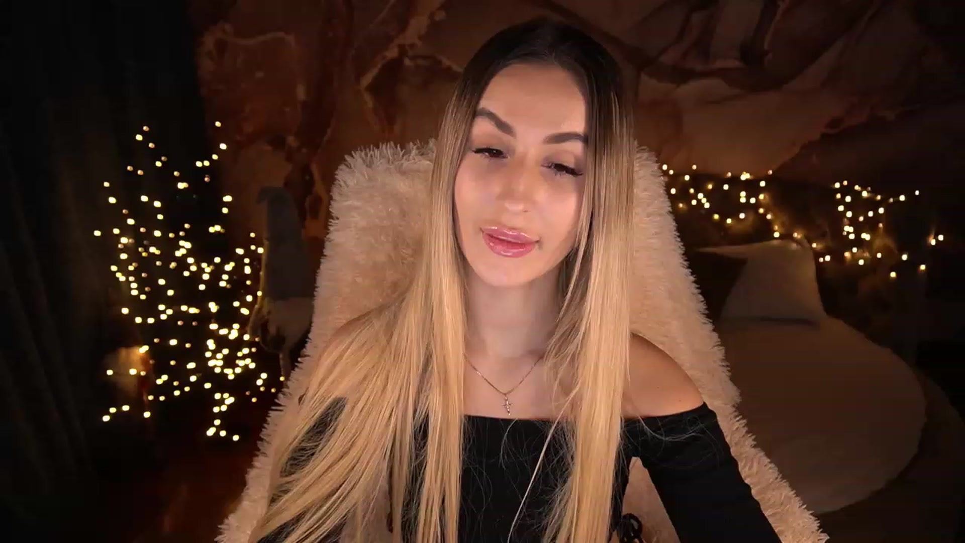 Gallery image thumbnail from LiaBrazzer's myfreecams stream on, 12/10/2022, 15:43 image 12 of 20