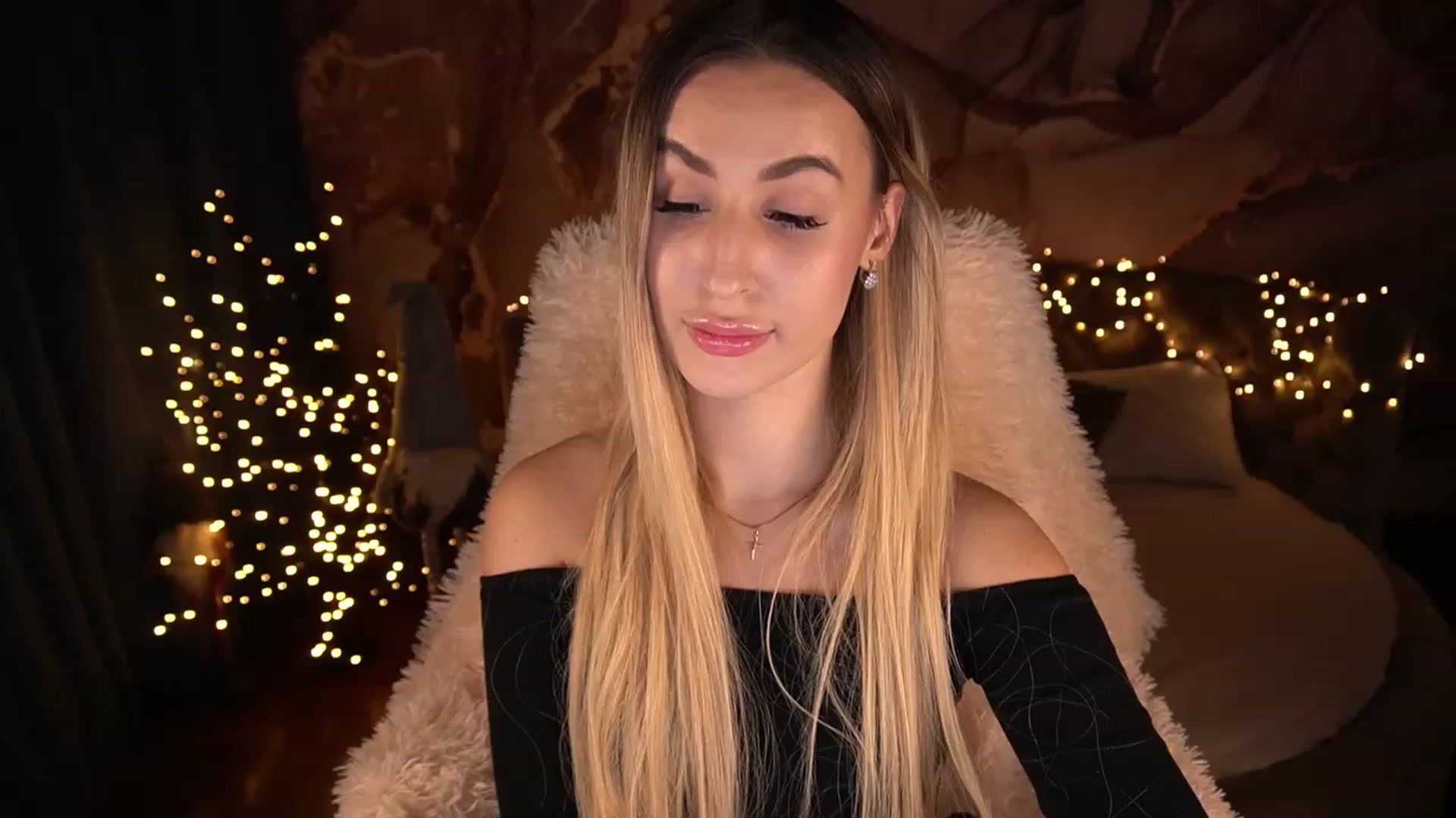 Gallery image thumbnail from LiaBrazzer's myfreecams stream on, 12/10/2022, 15:43 image 20 of 20