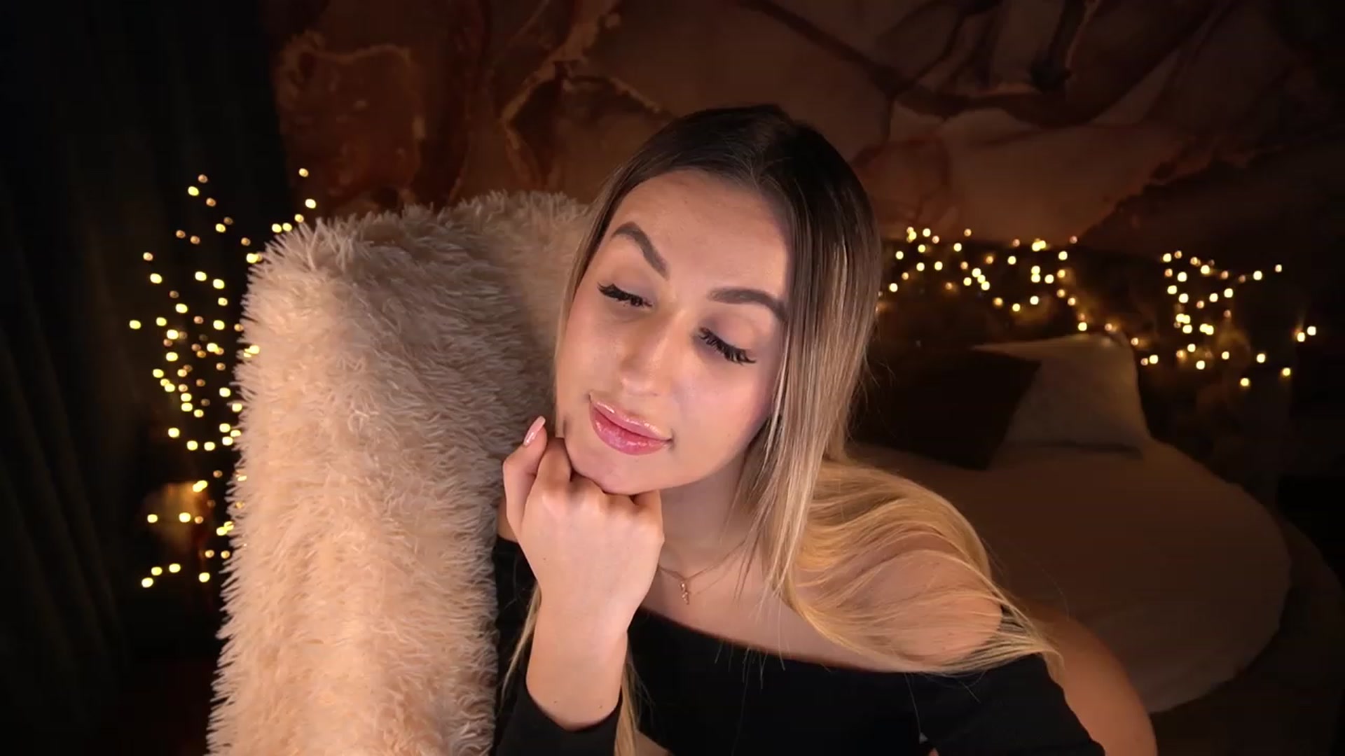 Gallery image thumbnail from LiaBrazzer's myfreecams stream on, 12/10/2022, 15:43 image 11 of 20
