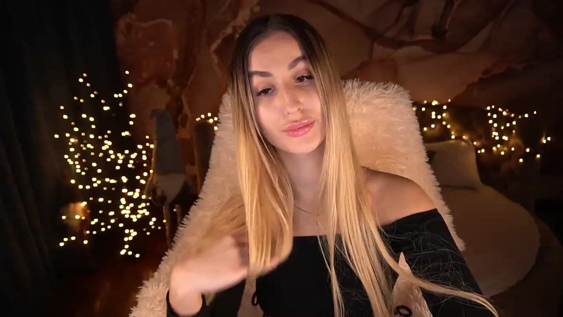 Gallery image thumbnail from LiaBrazzer's myfreecams stream on, 12/10/2022, 15:43 image 17 of 20