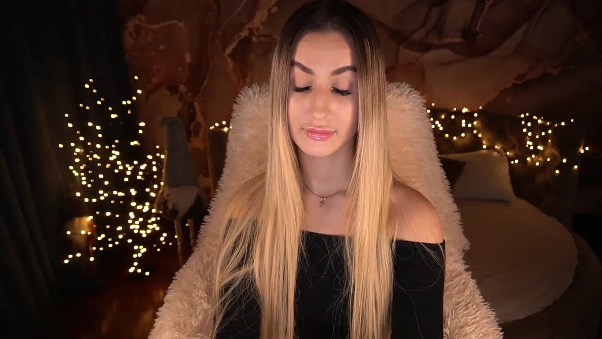 Gallery image thumbnail from LiaBrazzer's myfreecams stream on, 12/10/2022, 15:43 image 3 of 20