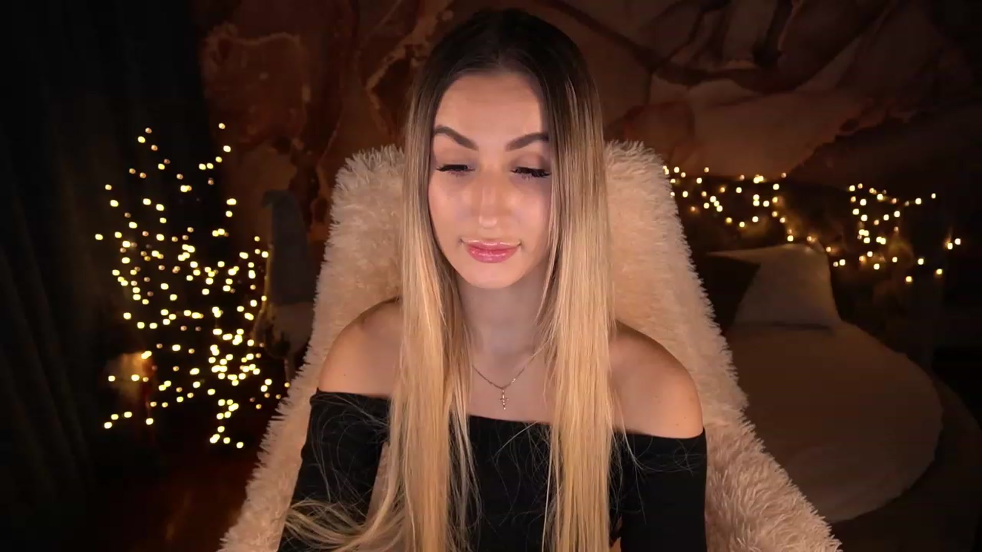 Gallery image thumbnail from LiaBrazzer's myfreecams stream on, 12/10/2022, 15:43 image 13 of 20