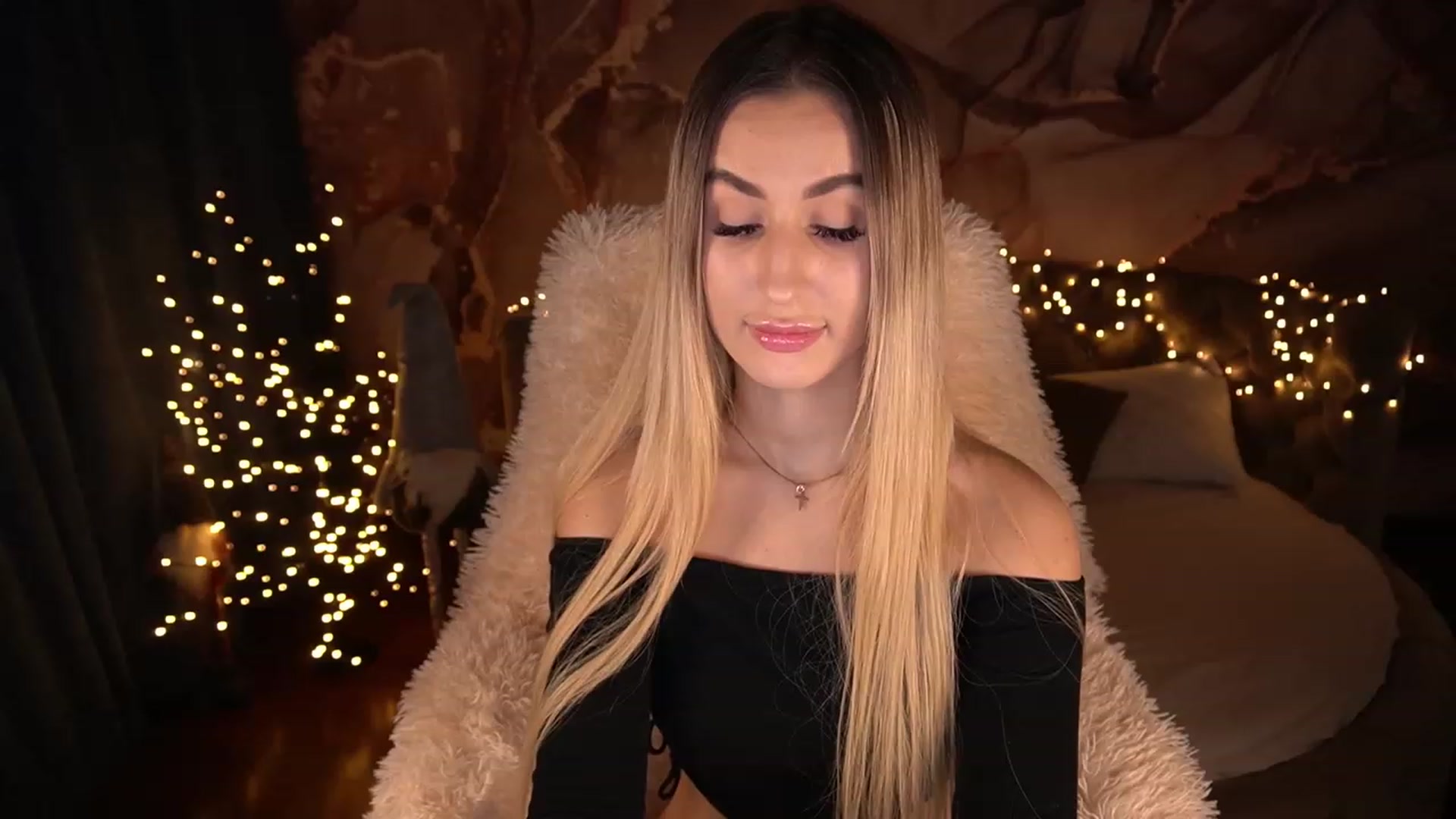 Gallery image thumbnail from LiaBrazzer's myfreecams stream on, 12/10/2022, 15:43 image 4 of 20