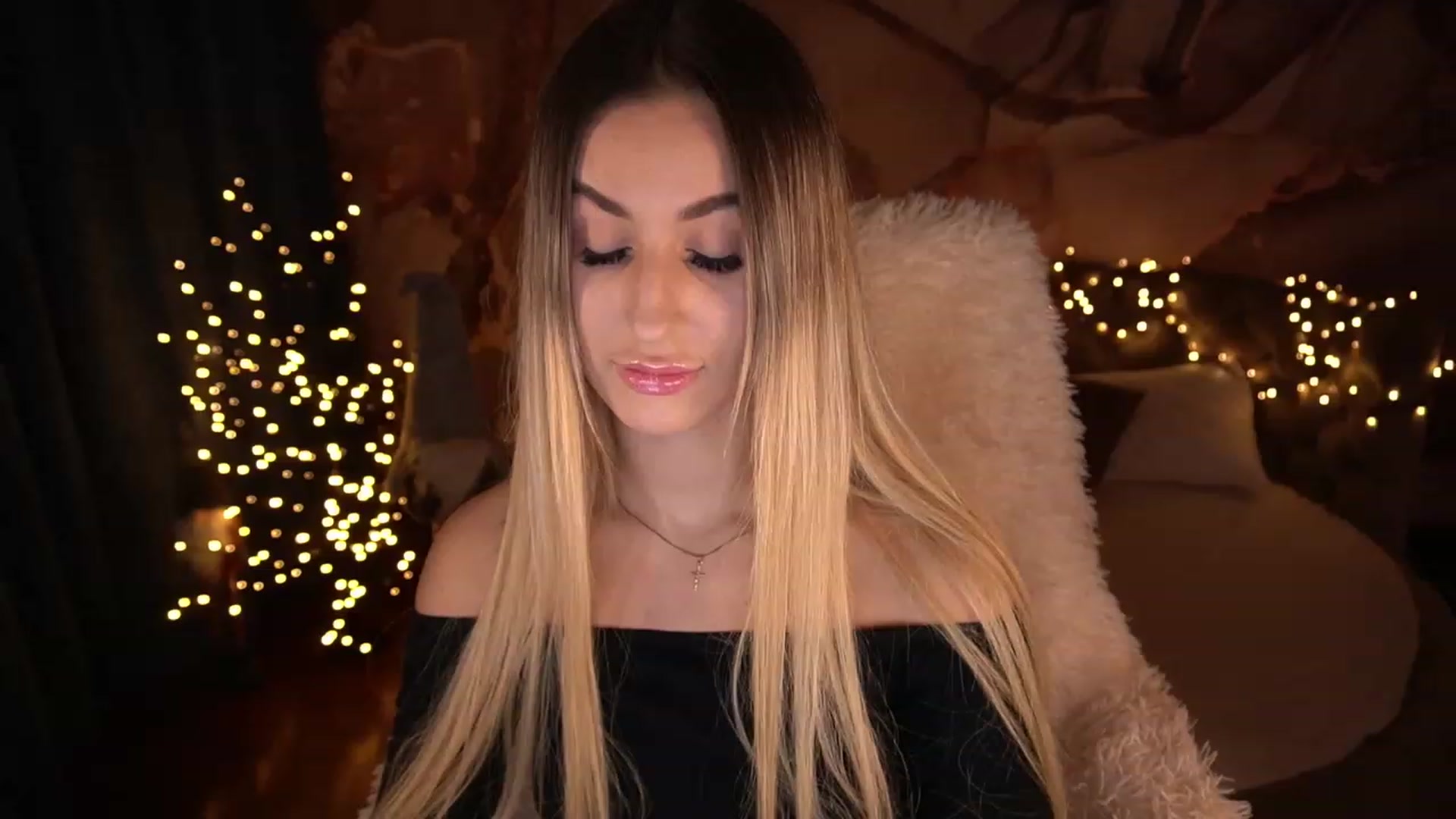 Gallery image thumbnail from LiaBrazzer's myfreecams stream on, 12/10/2022, 17:26 image 7 of 20