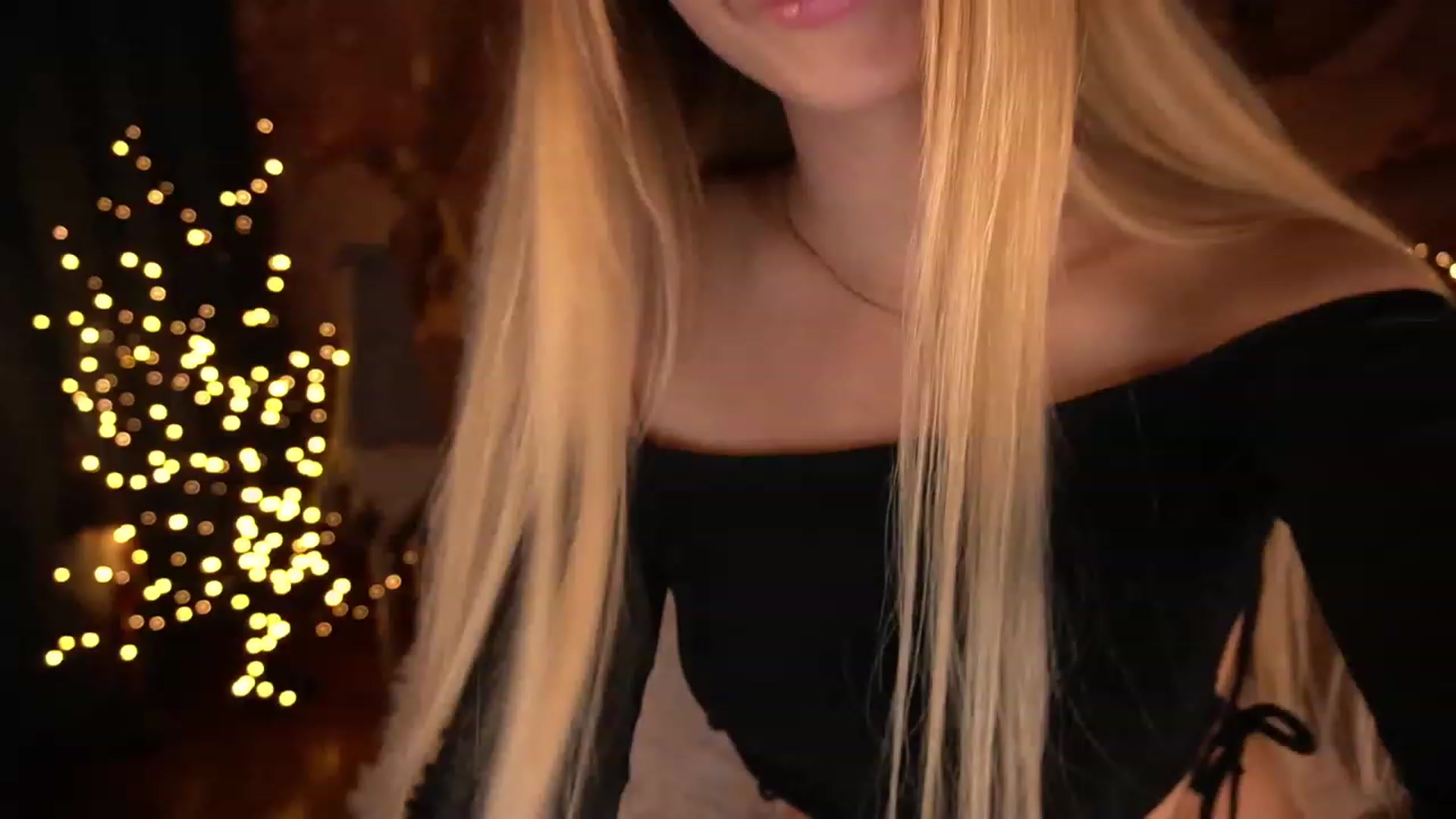 Gallery image thumbnail from LiaBrazzer's myfreecams stream on, 12/10/2022, 17:26 image 13 of 20