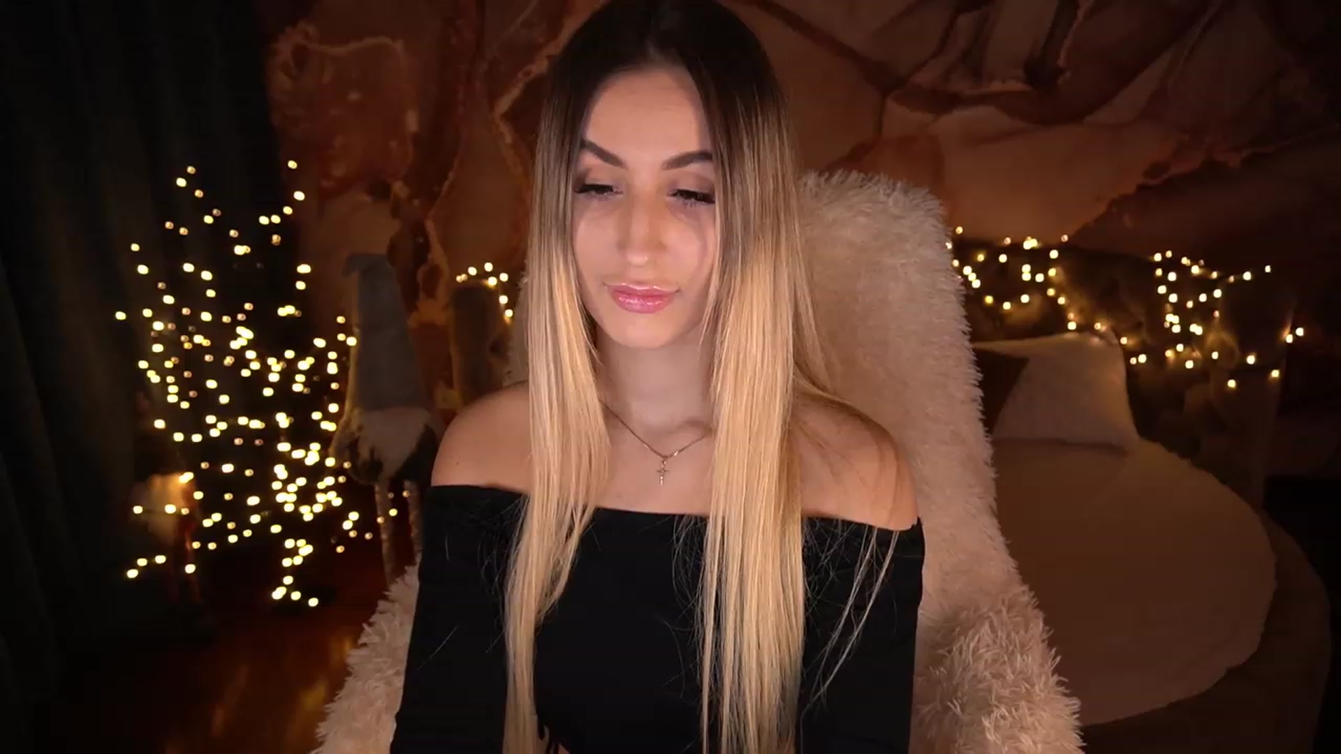 Gallery image thumbnail from LiaBrazzer's myfreecams stream on, 12/10/2022, 17:26 image 1 of 20