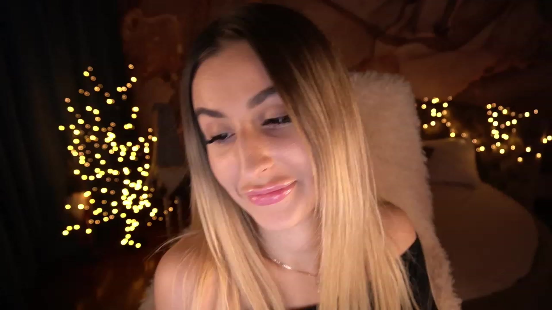 Gallery image thumbnail from LiaBrazzer's myfreecams stream on, 12/10/2022, 17:26 image 9 of 20