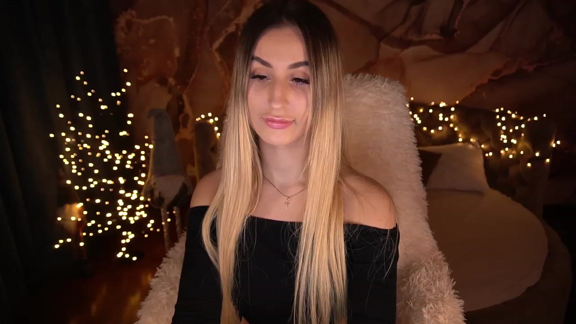 Gallery image thumbnail from LiaBrazzer's myfreecams stream on, 12/10/2022, 17:26 image 2 of 20