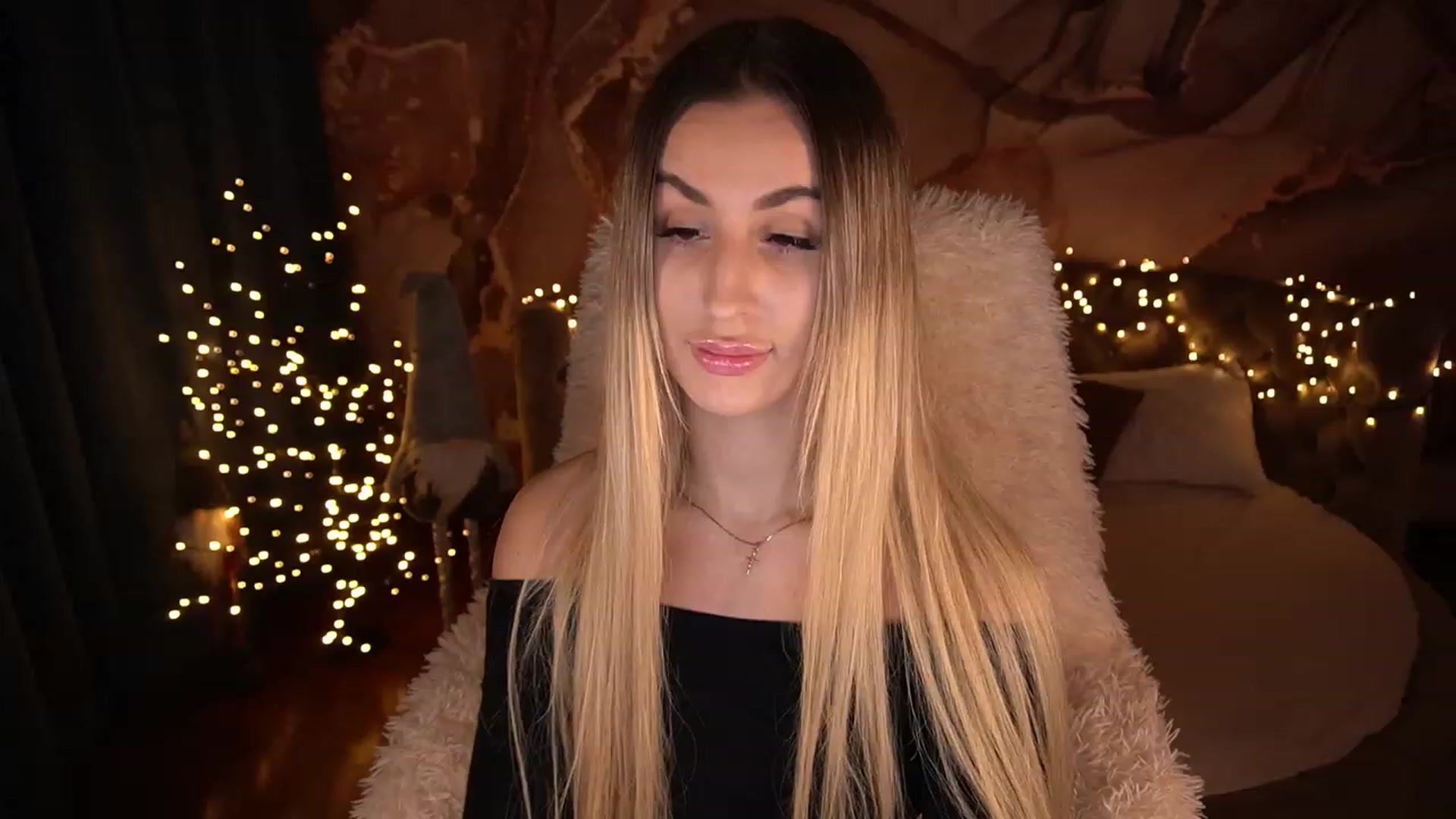 Gallery image thumbnail from LiaBrazzer's myfreecams stream on, 12/10/2022, 17:26 image 8 of 20