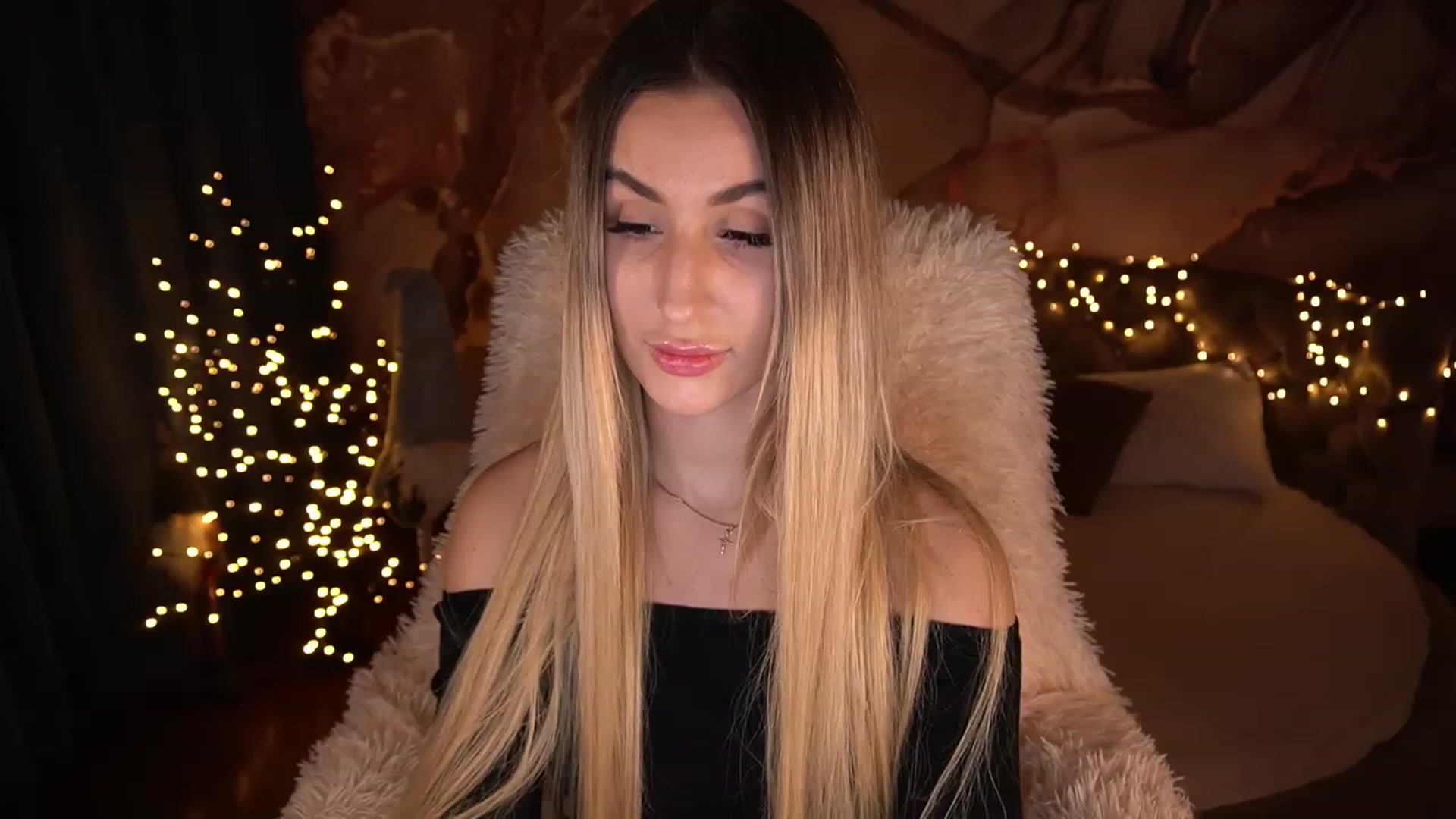 Gallery image thumbnail from LiaBrazzer's myfreecams stream on, 12/10/2022, 18:53 image 7 of 20
