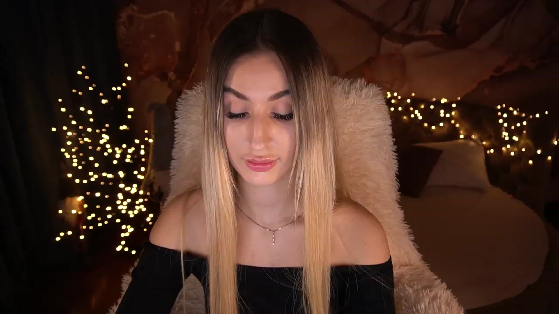 Gallery image thumbnail from LiaBrazzer's myfreecams stream on, 12/10/2022, 18:53 image 5 of 20