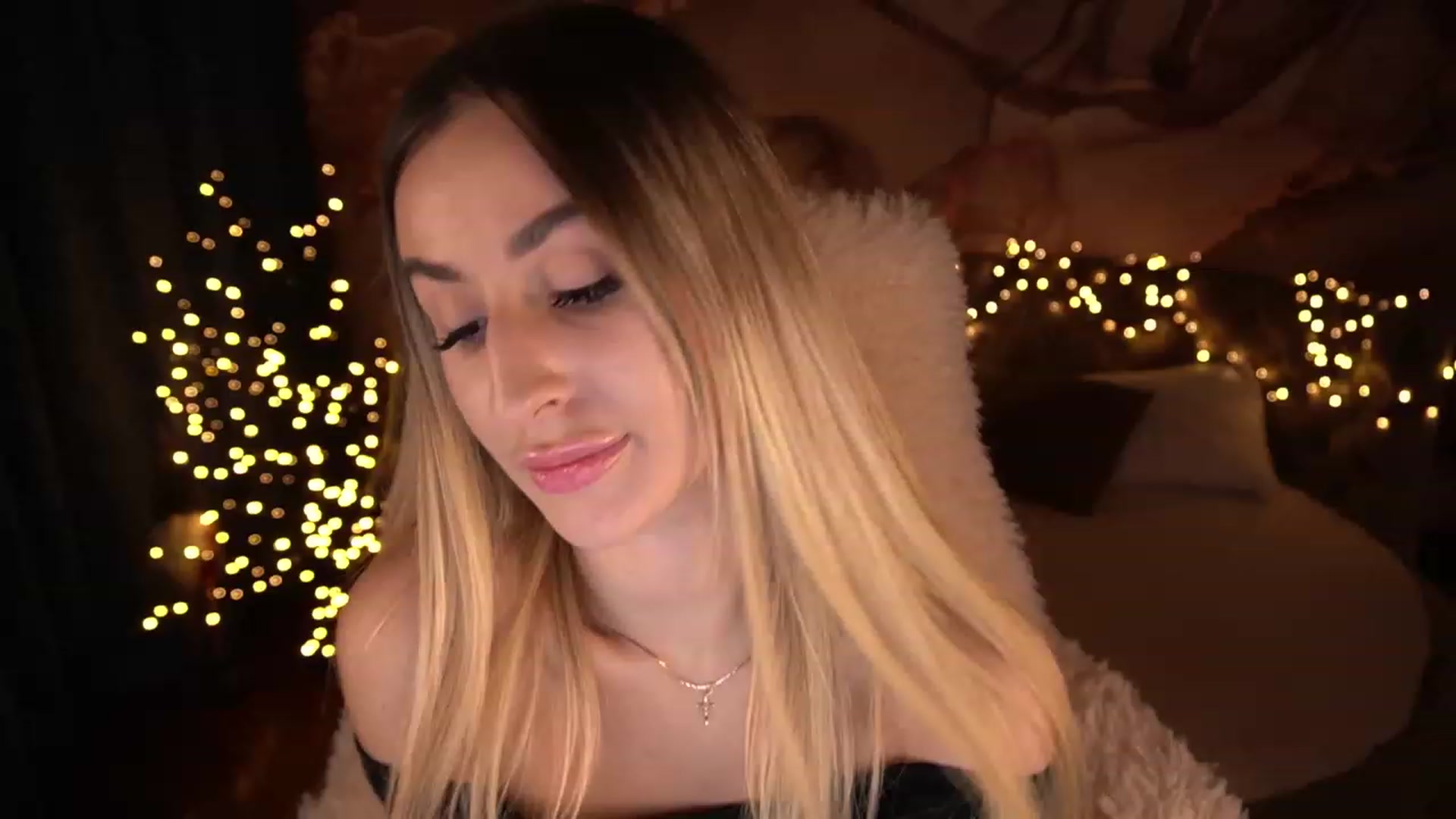 Gallery image thumbnail from LiaBrazzer's myfreecams stream on, 12/10/2022, 18:53 image 2 of 20
