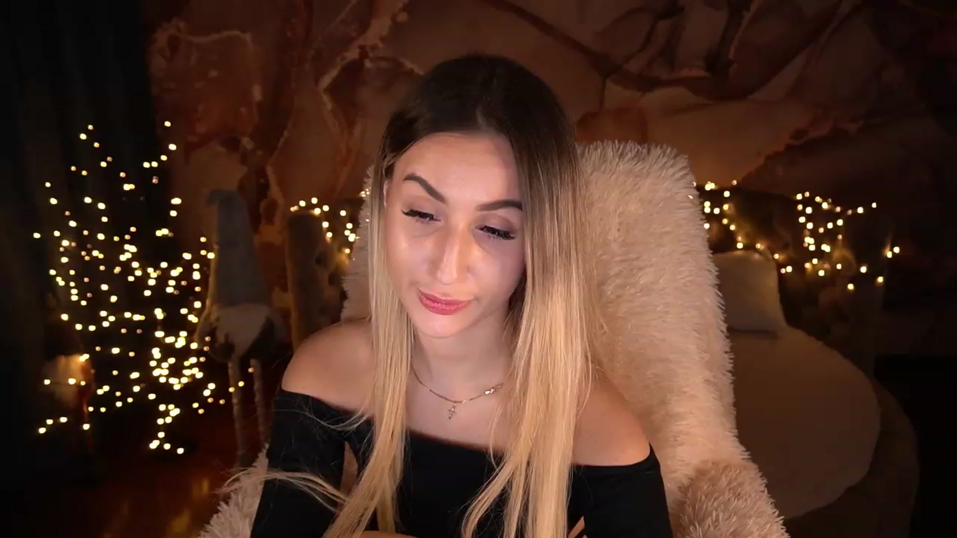 Gallery image thumbnail from LiaBrazzer's myfreecams stream on, 12/10/2022, 18:53 image 19 of 20