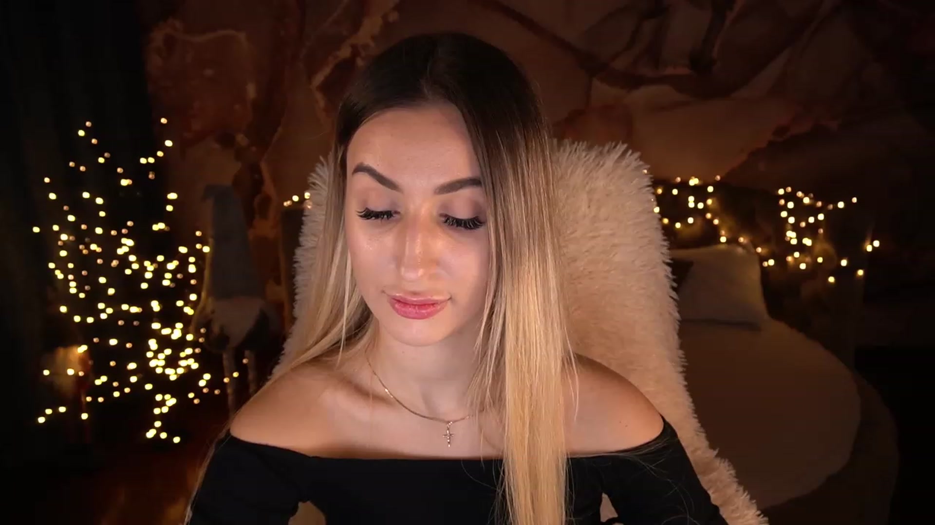 Gallery image thumbnail from LiaBrazzer's myfreecams stream on, 12/10/2022, 18:53 image 14 of 20