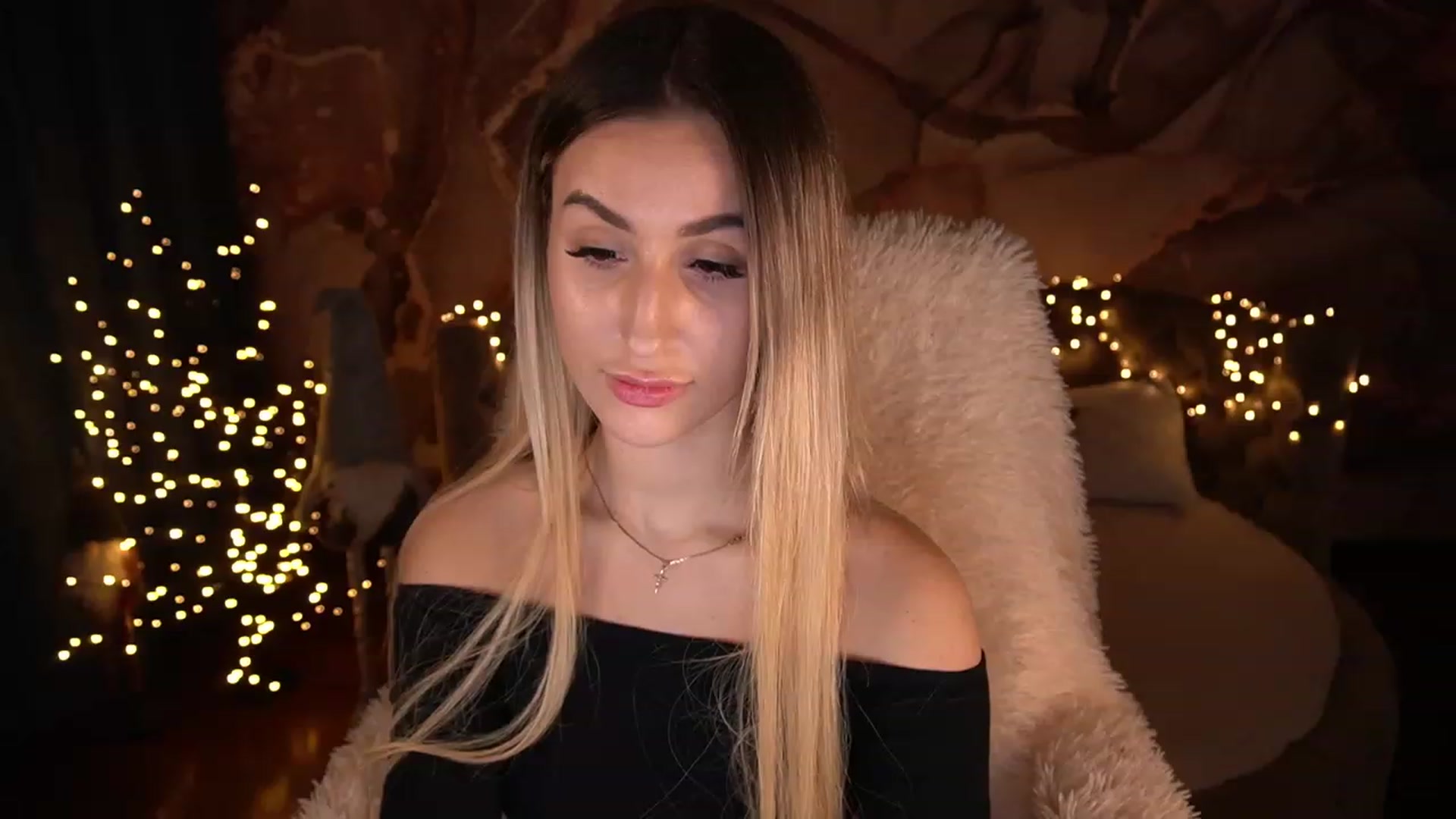 Gallery image thumbnail from LiaBrazzer's myfreecams stream on, 12/10/2022, 18:53 image 18 of 20