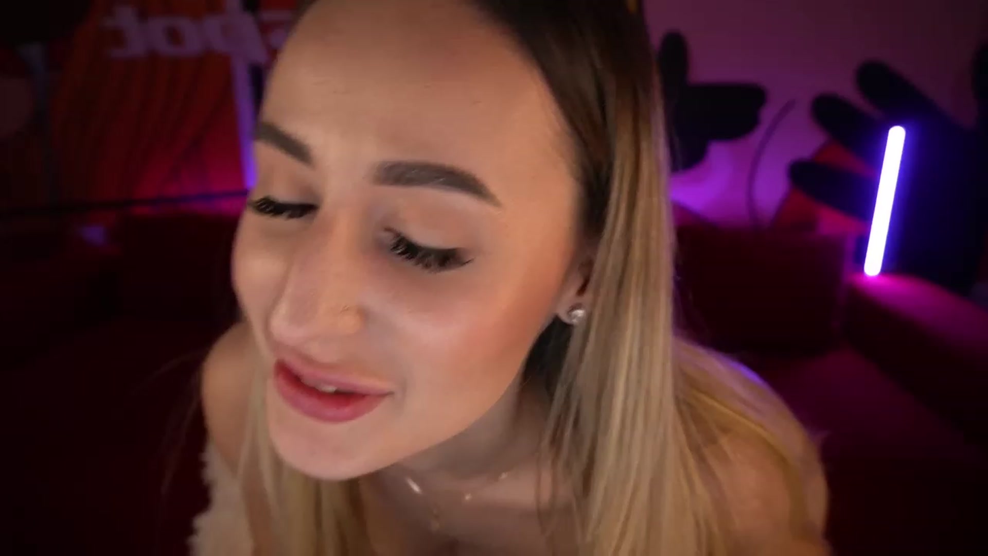 Gallery image thumbnail from LiaBrazzer's myfreecams stream on, 12/11/2022, 18:14 image 7 of 20