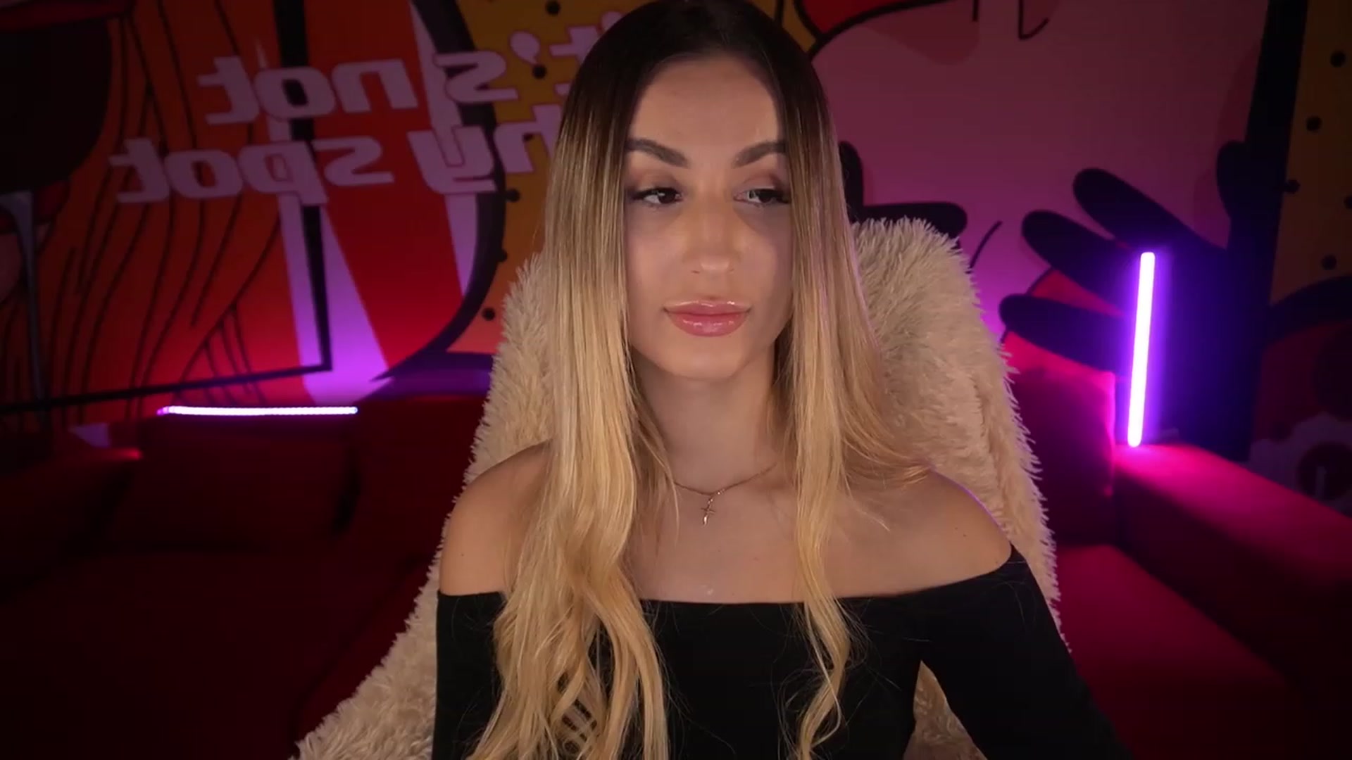 Gallery image thumbnail from LiaBrazzer's myfreecams stream on, 12/13/2022, 02:33 image 1 of 20