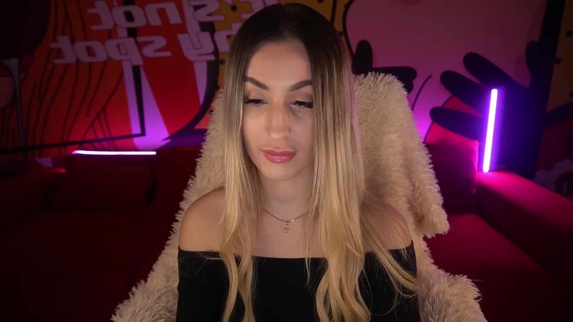 Gallery image thumbnail from LiaBrazzer's myfreecams stream on, 12/13/2022, 02:33 image 9 of 20