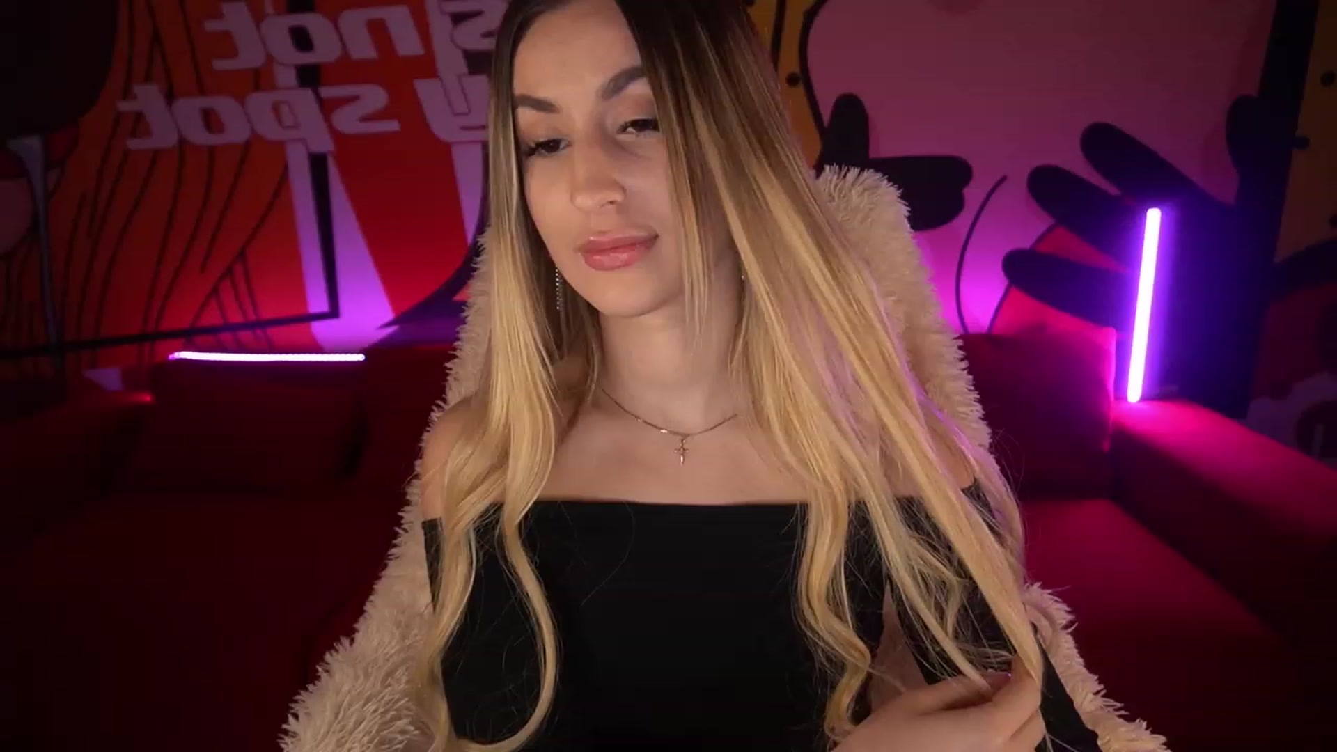 Gallery image thumbnail from LiaBrazzer's myfreecams stream on, 12/13/2022, 02:33 image 8 of 20