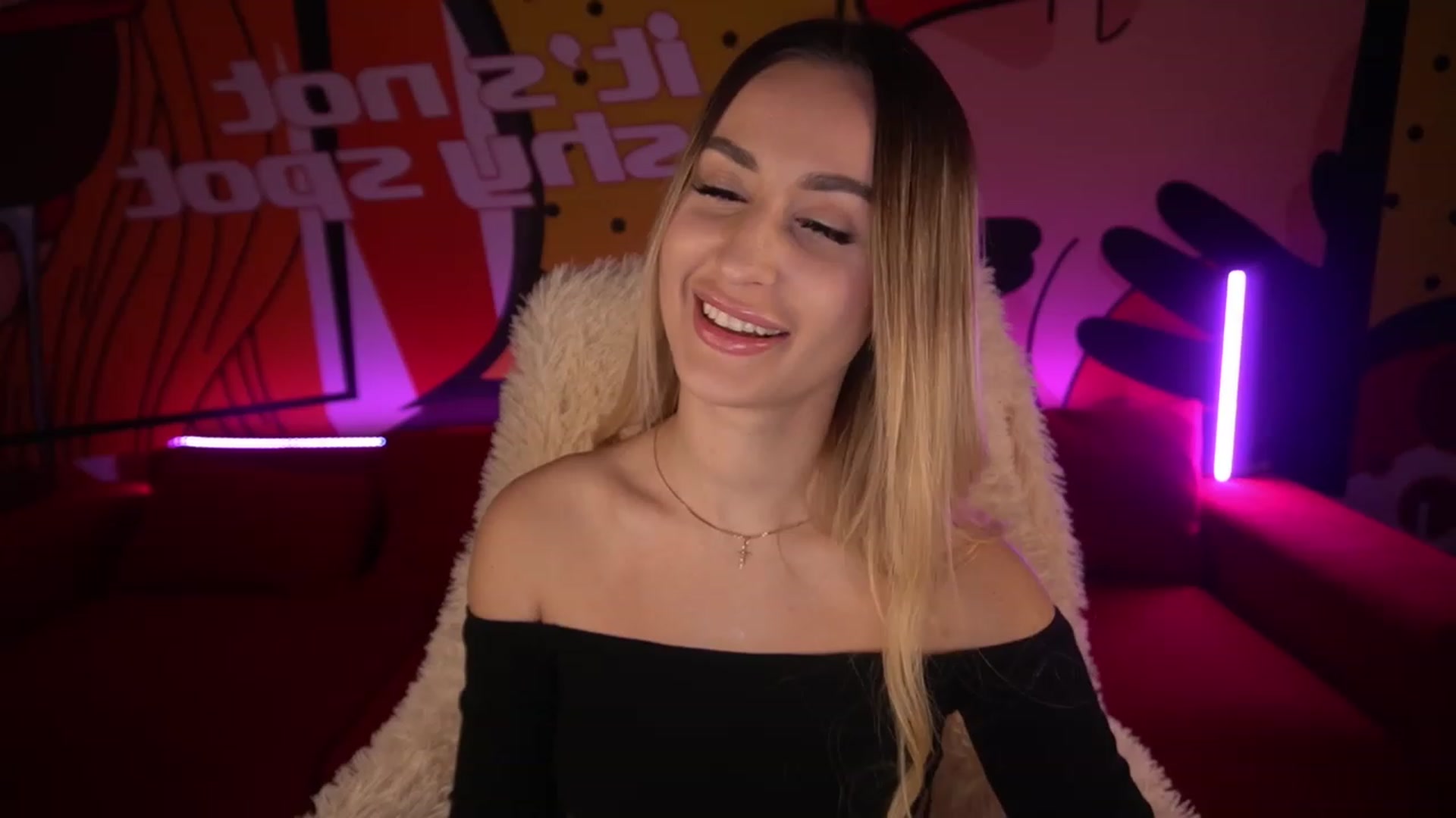 Gallery image thumbnail from LiaBrazzer's myfreecams stream on, 12/13/2022, 02:33 image 2 of 20