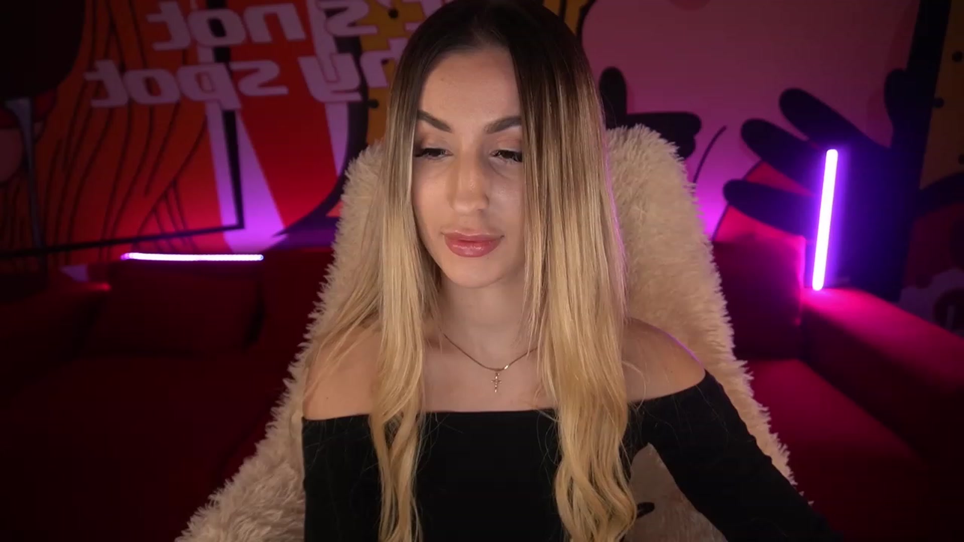 Gallery image thumbnail from LiaBrazzer's myfreecams stream on, 12/13/2022, 02:33 image 11 of 20