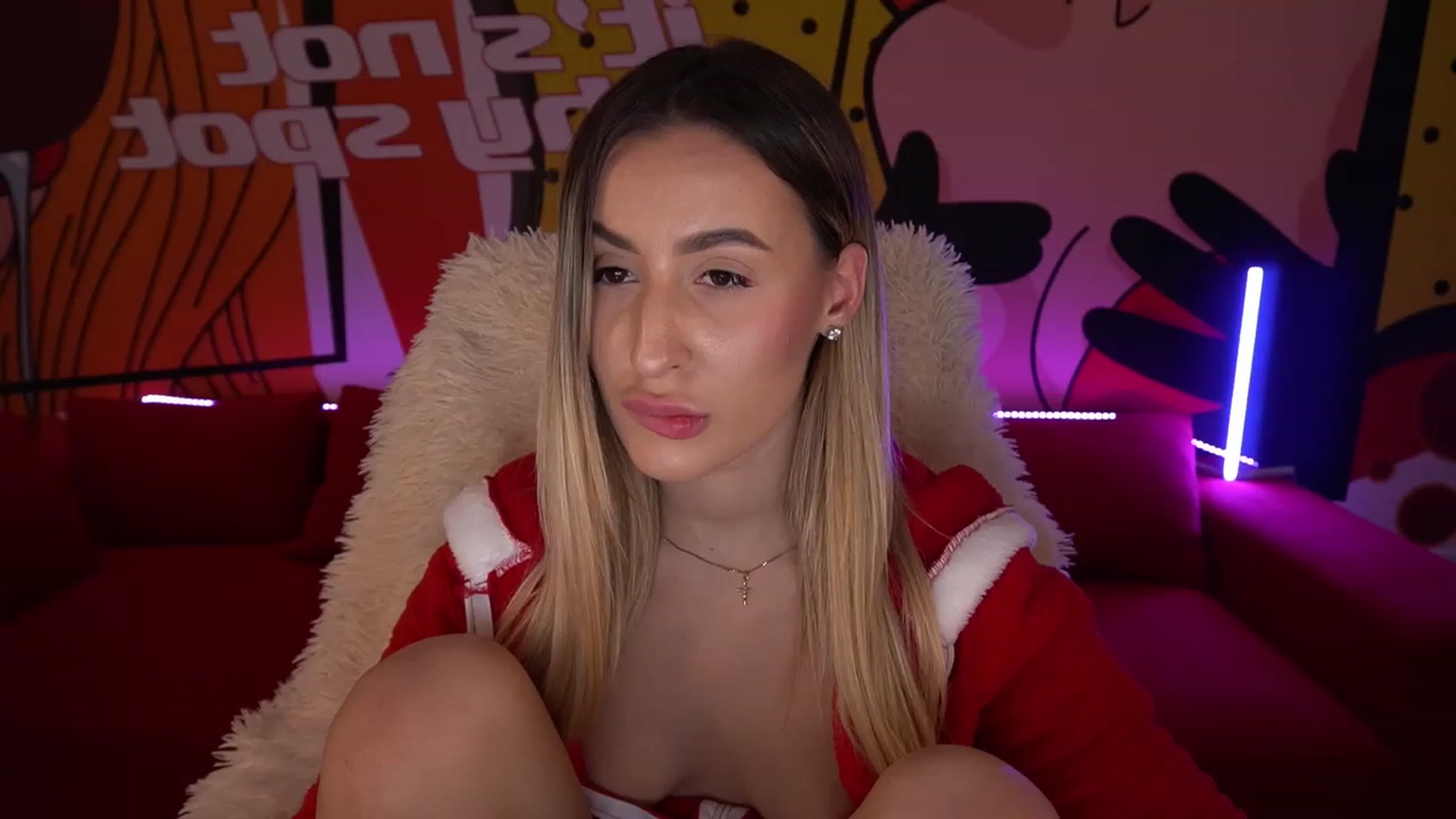 Gallery image thumbnail from LiaBrazzer's myfreecams stream on, 12/18/2022, 16:04 image 18 of 20