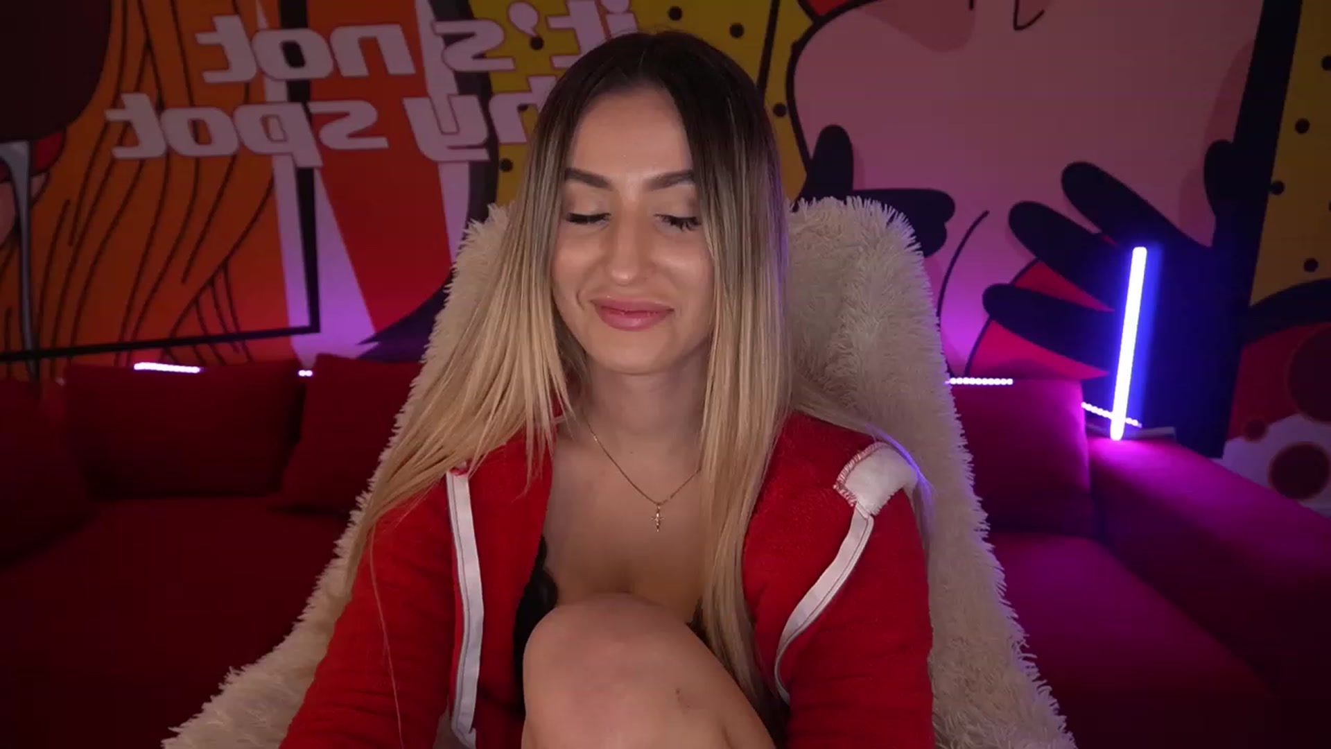 Gallery image thumbnail from LiaBrazzer's myfreecams stream on, 12/18/2022, 16:04 image 10 of 20