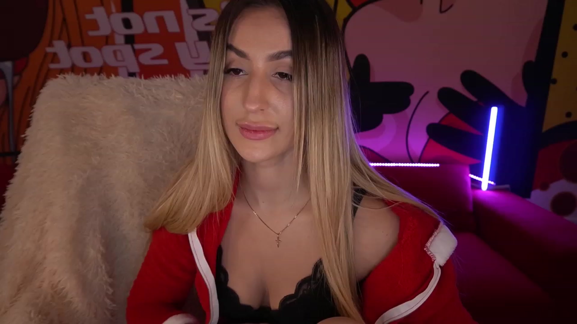 Gallery image thumbnail from LiaBrazzer's myfreecams stream on, 12/18/2022, 16:04 image 8 of 20