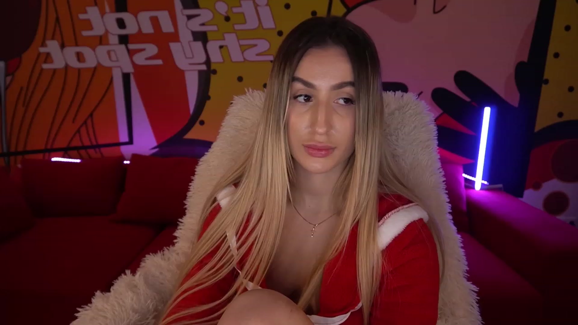 Gallery image thumbnail from LiaBrazzer's myfreecams stream on, 12/18/2022, 16:35 image 10 of 20