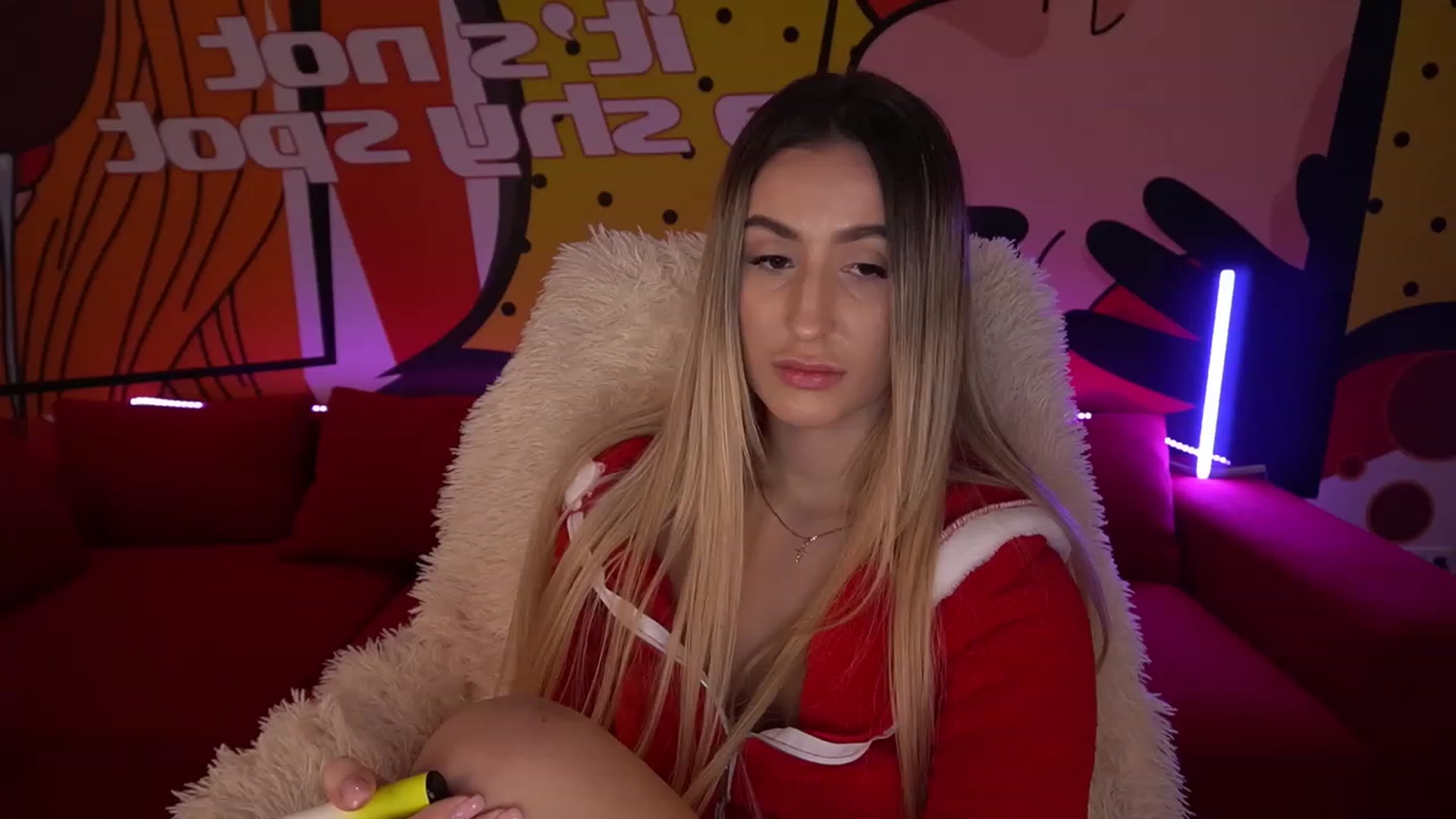 Gallery image thumbnail from LiaBrazzer's myfreecams stream on, 12/18/2022, 16:35 image 12 of 20