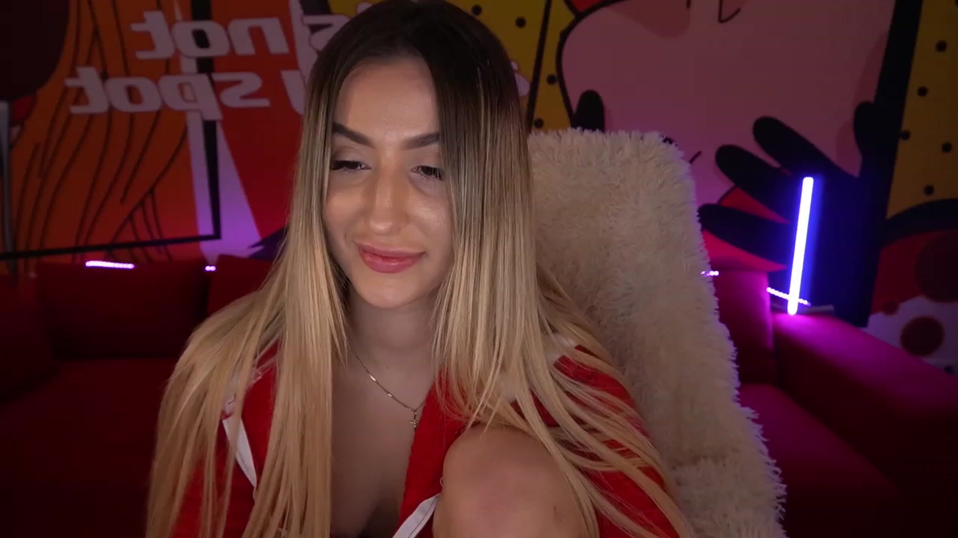 Gallery image thumbnail from LiaBrazzer's myfreecams stream on, 12/18/2022, 16:35 image 7 of 20