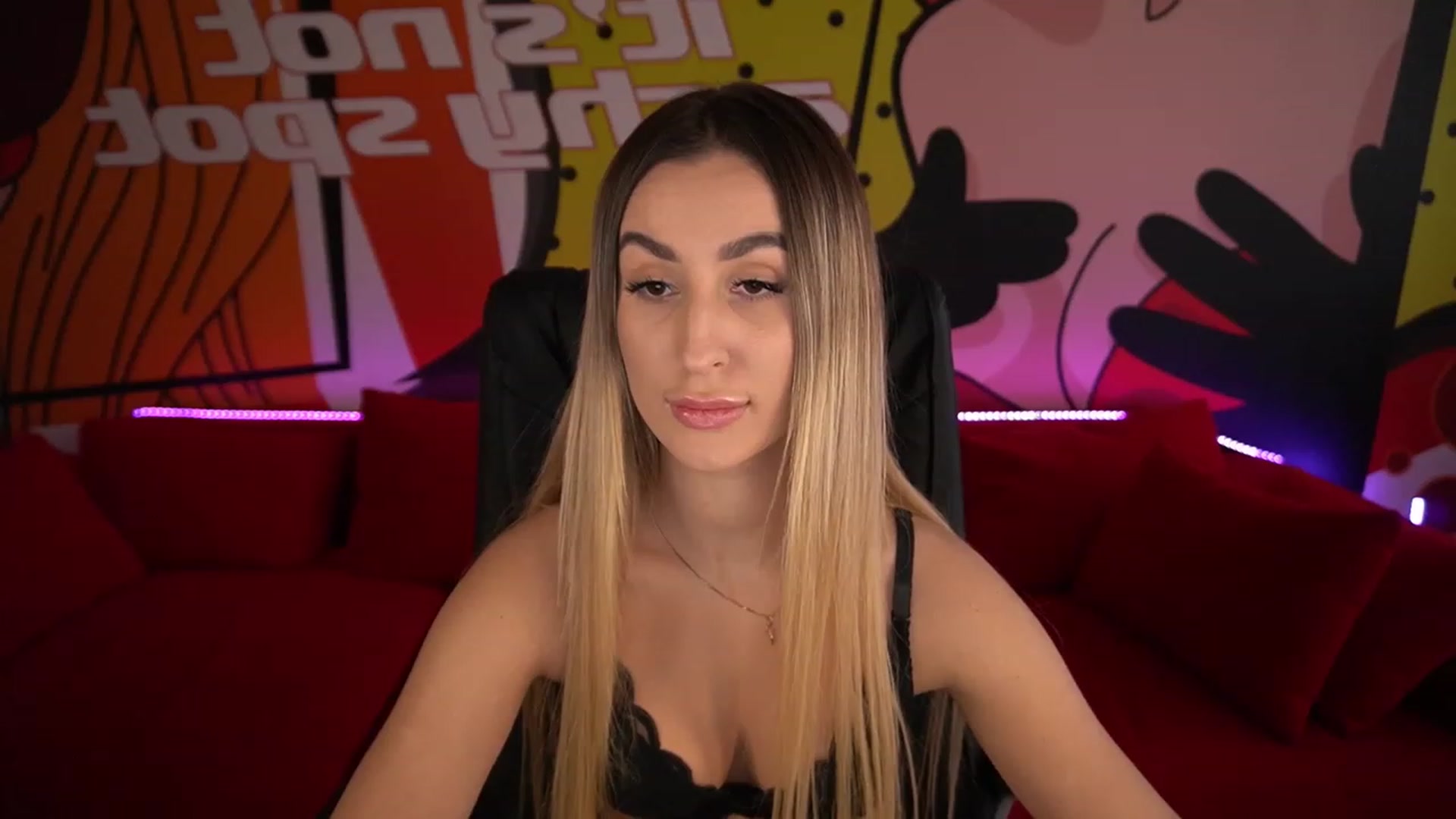 Gallery image thumbnail from LiaBrazzer's myfreecams stream on, 12/22/2022, 11:46 image 10 of 20