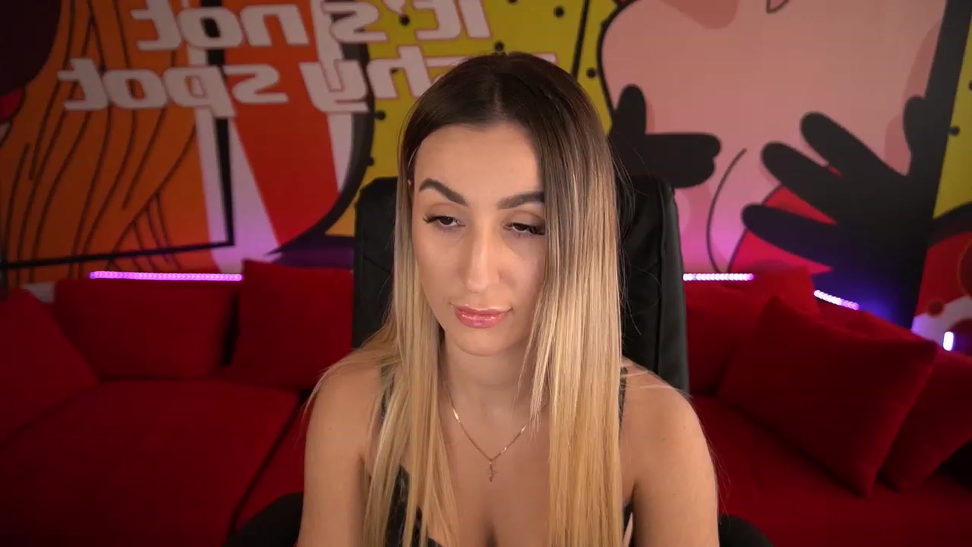 Gallery image thumbnail from LiaBrazzer's myfreecams stream on, 12/22/2022, 11:46 image 4 of 20
